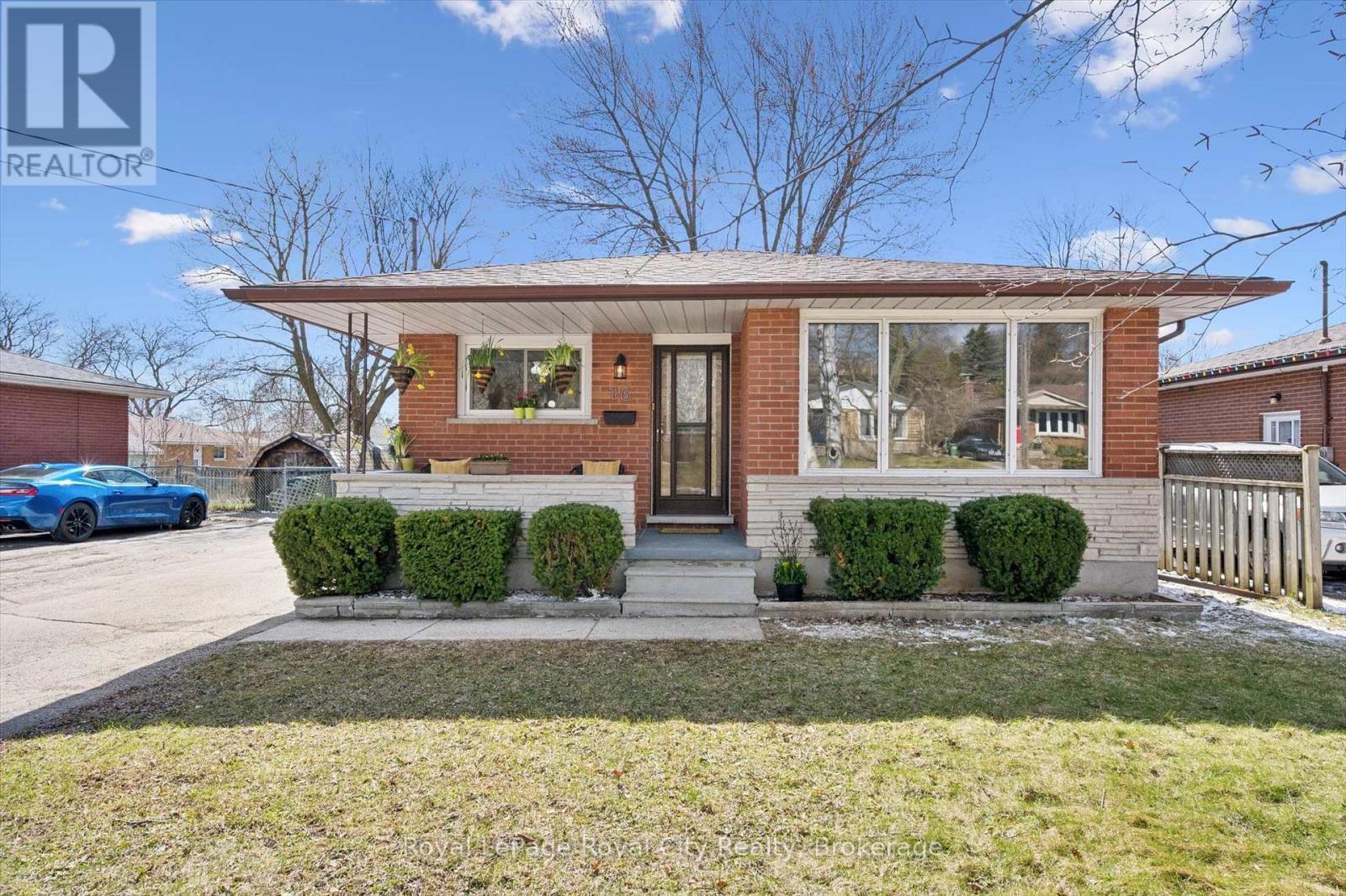 












16 KENWOOD CRESCENT

,
Guelph (Junction/Onward Willow),




Ontario
N1H6E5


