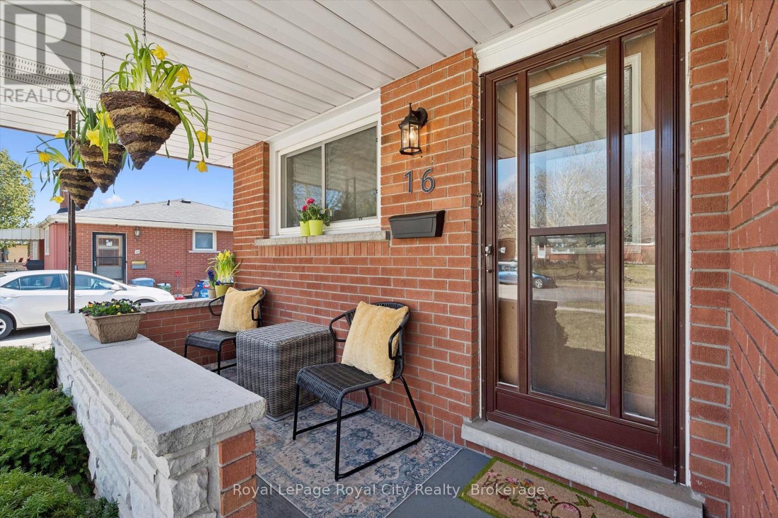 












16 KENWOOD CRESCENT

,
Guelph (Junction/Onward Willow),




Ontario
N1H6E5

