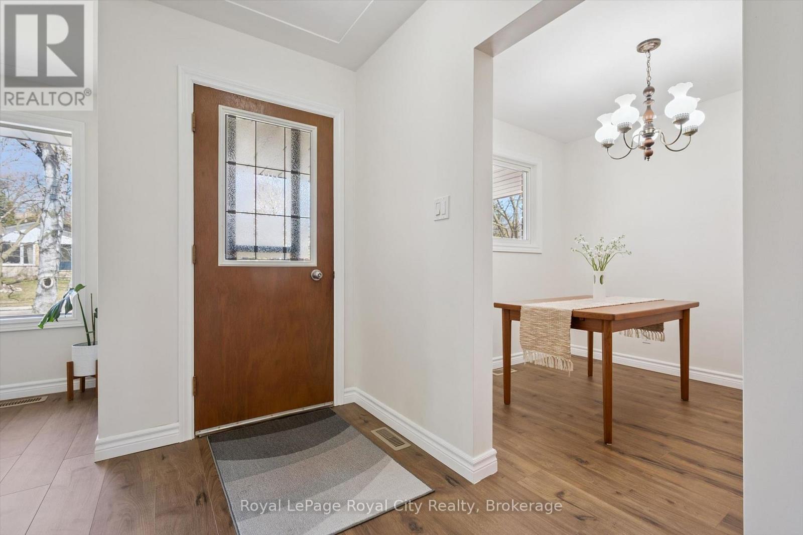












16 KENWOOD CRESCENT

,
Guelph (Junction/Onward Willow),




Ontario
N1H6E5


