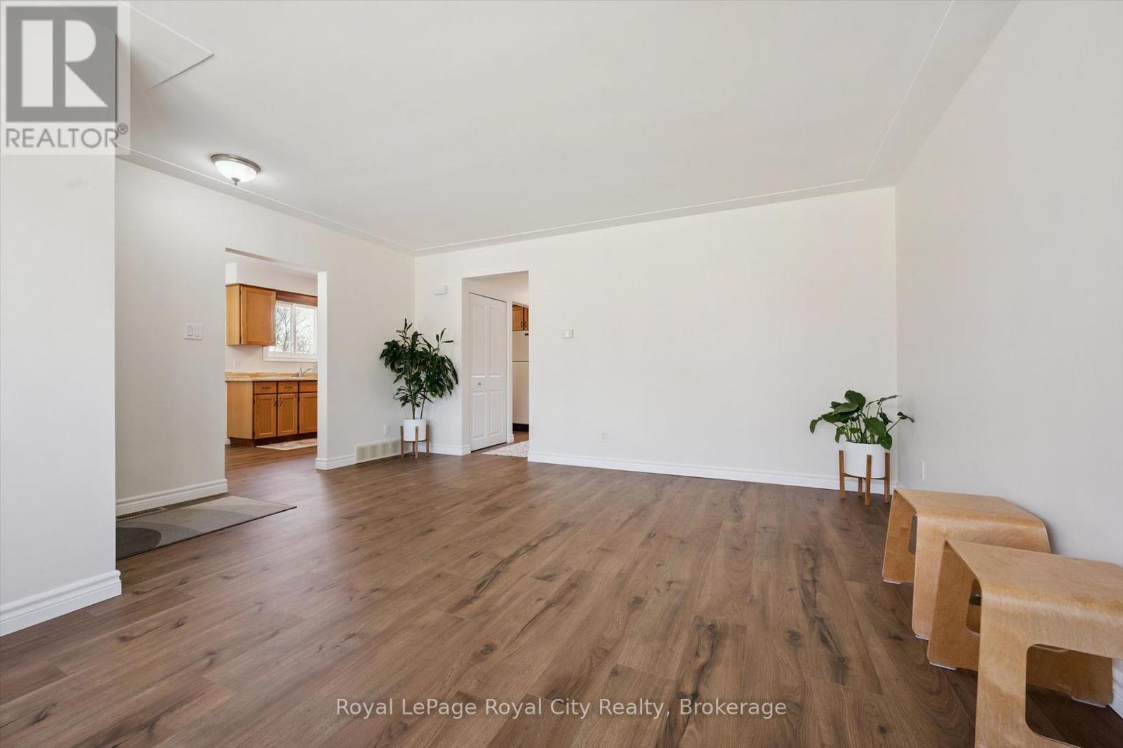 












16 KENWOOD CRESCENT

,
Guelph (Junction/Onward Willow),




Ontario
N1H6E5

