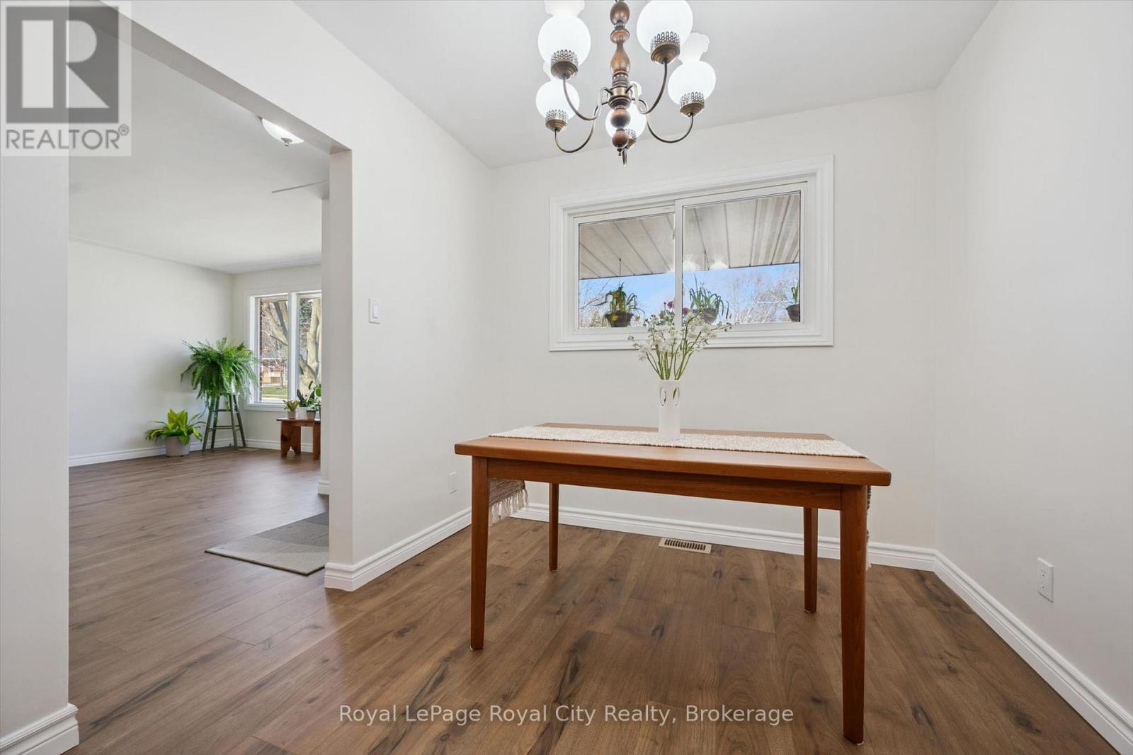 












16 KENWOOD CRESCENT

,
Guelph (Junction/Onward Willow),




Ontario
N1H6E5

