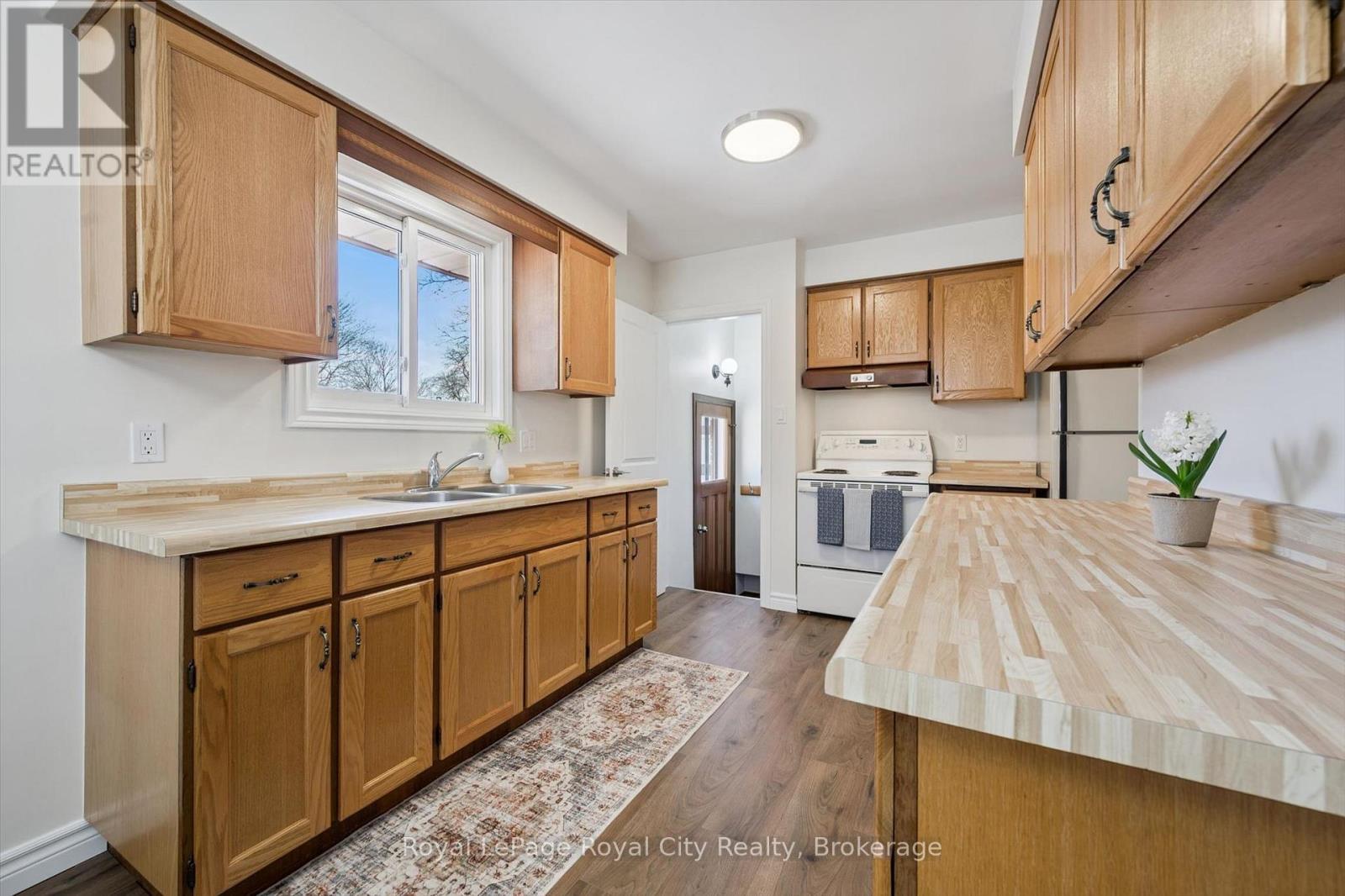 












16 KENWOOD CRESCENT

,
Guelph (Junction/Onward Willow),




Ontario
N1H6E5

