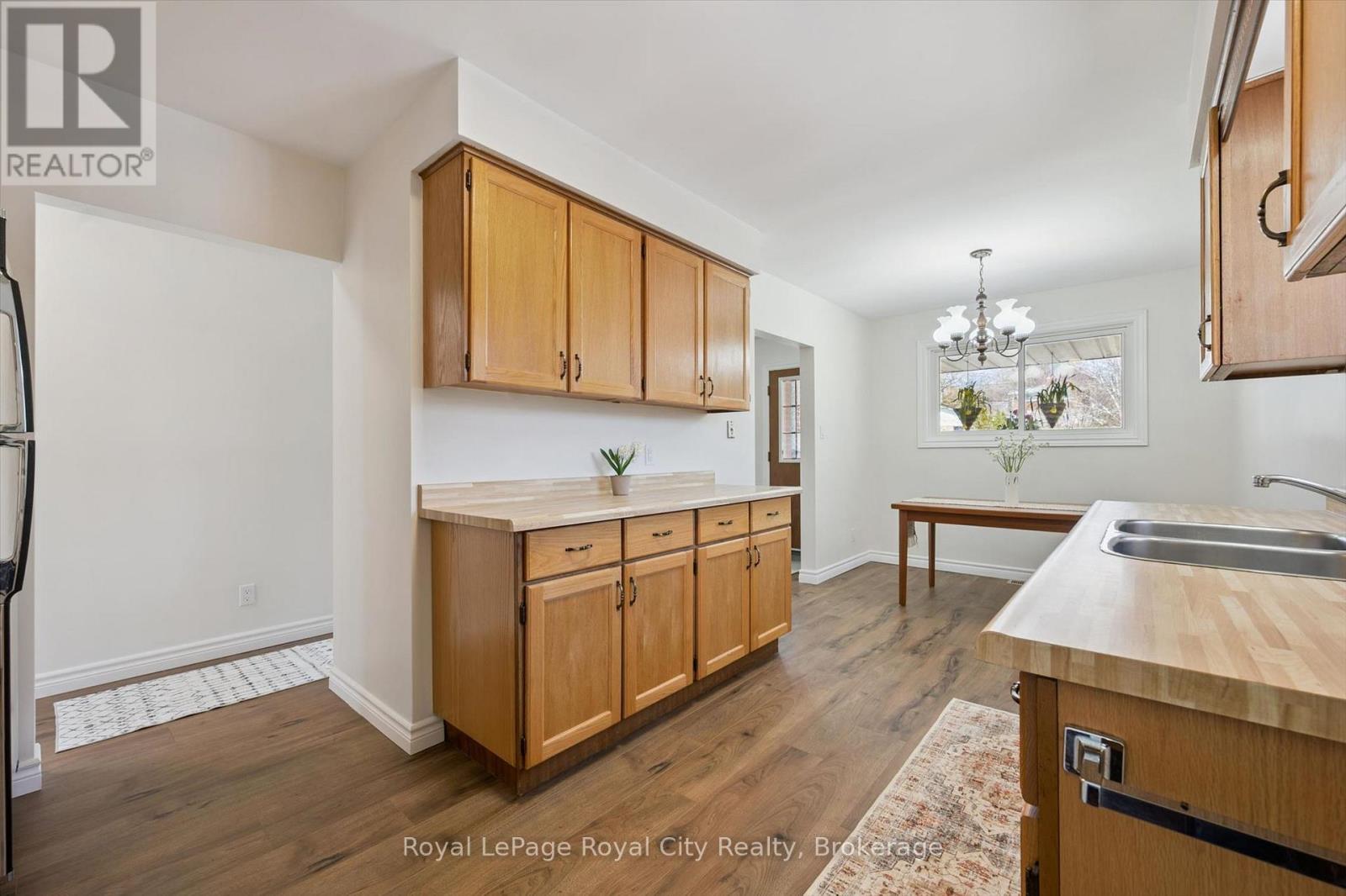 












16 KENWOOD CRESCENT

,
Guelph (Junction/Onward Willow),




Ontario
N1H6E5

