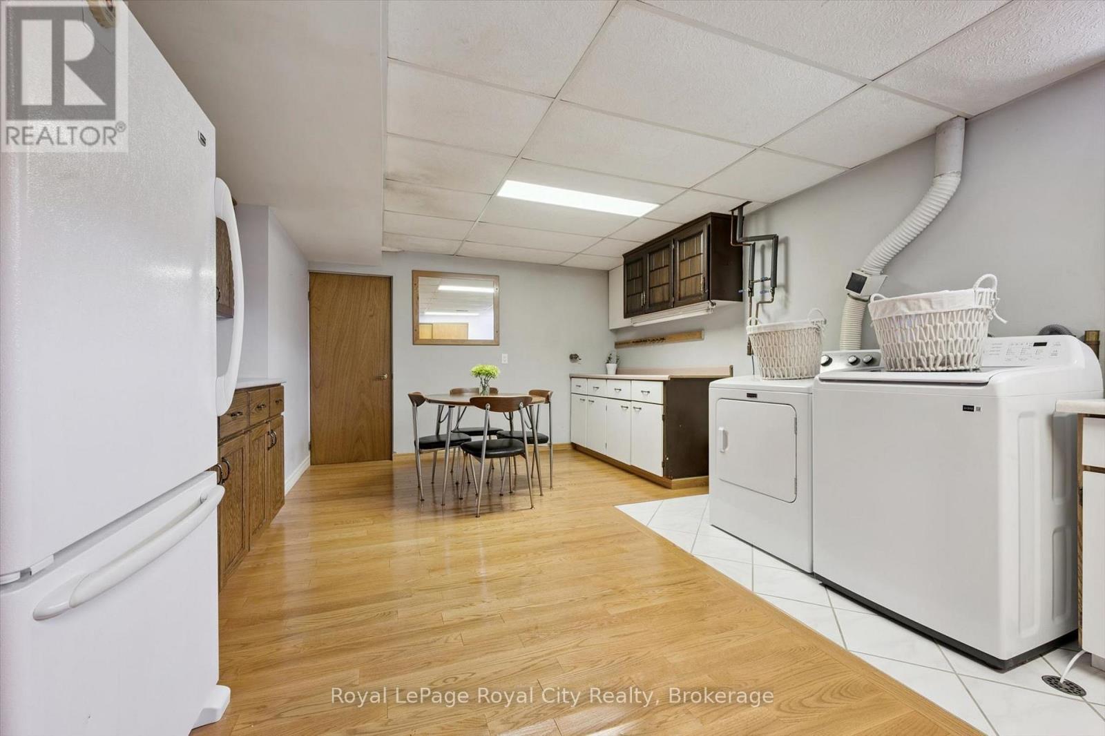 












16 KENWOOD CRESCENT

,
Guelph (Junction/Onward Willow),




Ontario
N1H6E5

