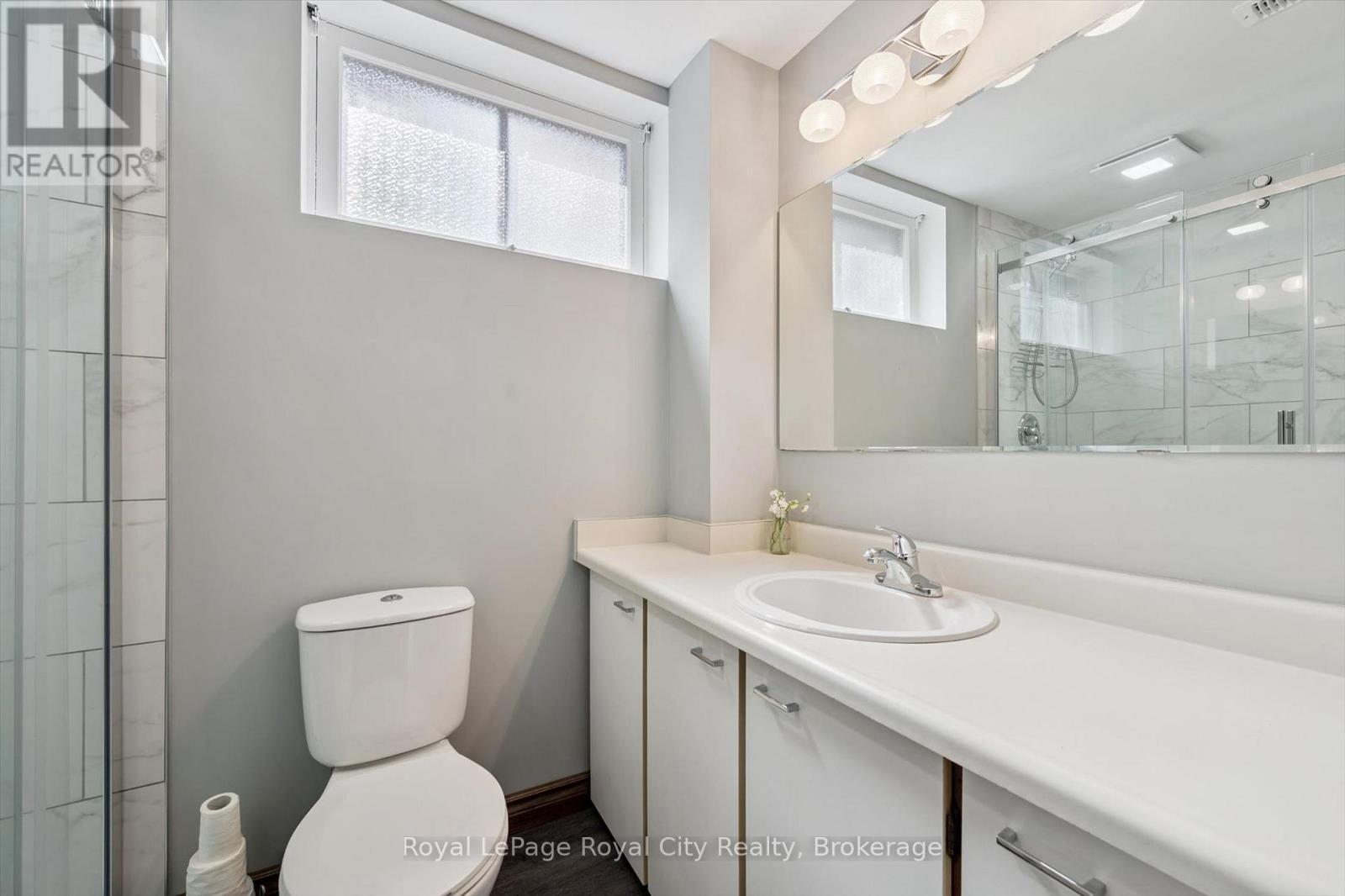 












16 KENWOOD CRESCENT

,
Guelph (Junction/Onward Willow),




Ontario
N1H6E5

