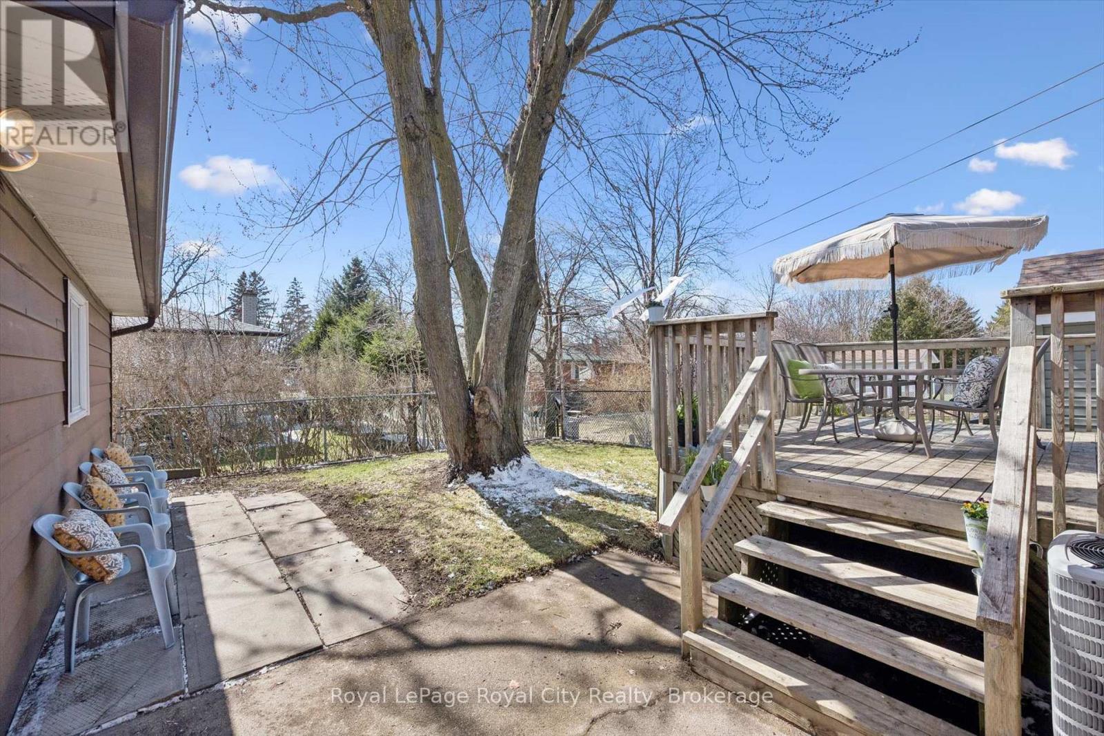 












16 KENWOOD CRESCENT

,
Guelph (Junction/Onward Willow),




Ontario
N1H6E5

