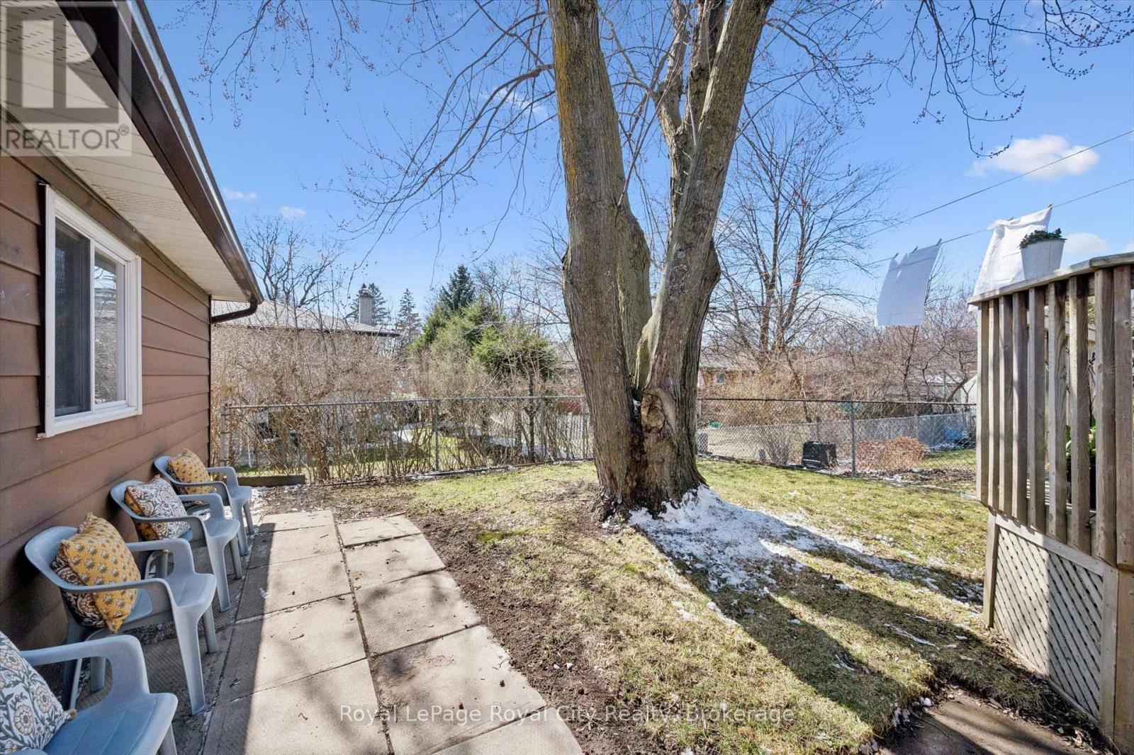 












16 KENWOOD CRESCENT

,
Guelph (Junction/Onward Willow),




Ontario
N1H6E5

