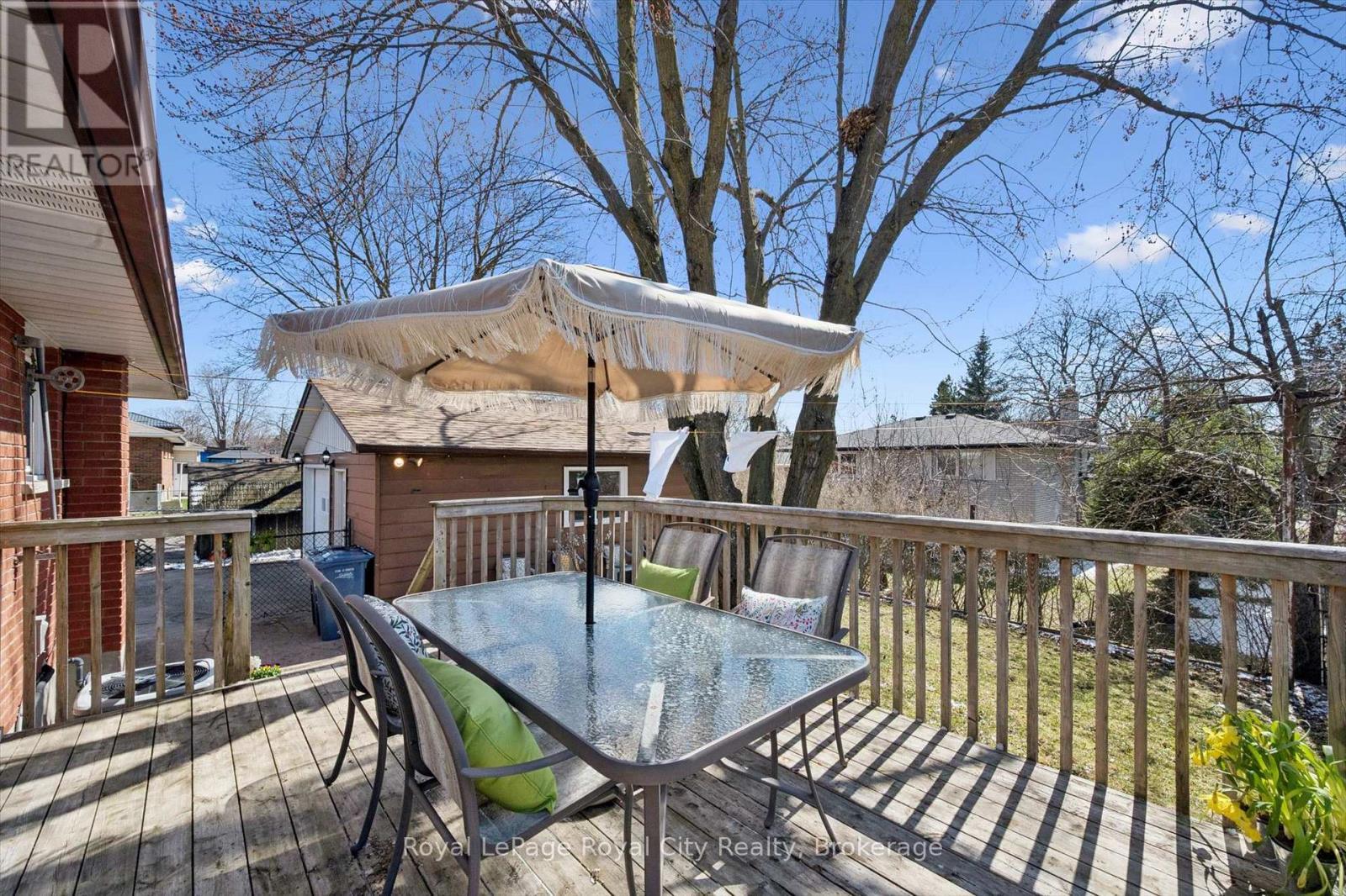 












16 KENWOOD CRESCENT

,
Guelph (Junction/Onward Willow),




Ontario
N1H6E5

