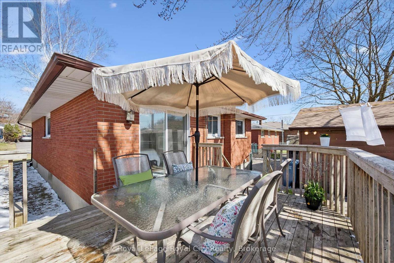 












16 KENWOOD CRESCENT

,
Guelph (Junction/Onward Willow),




Ontario
N1H6E5


