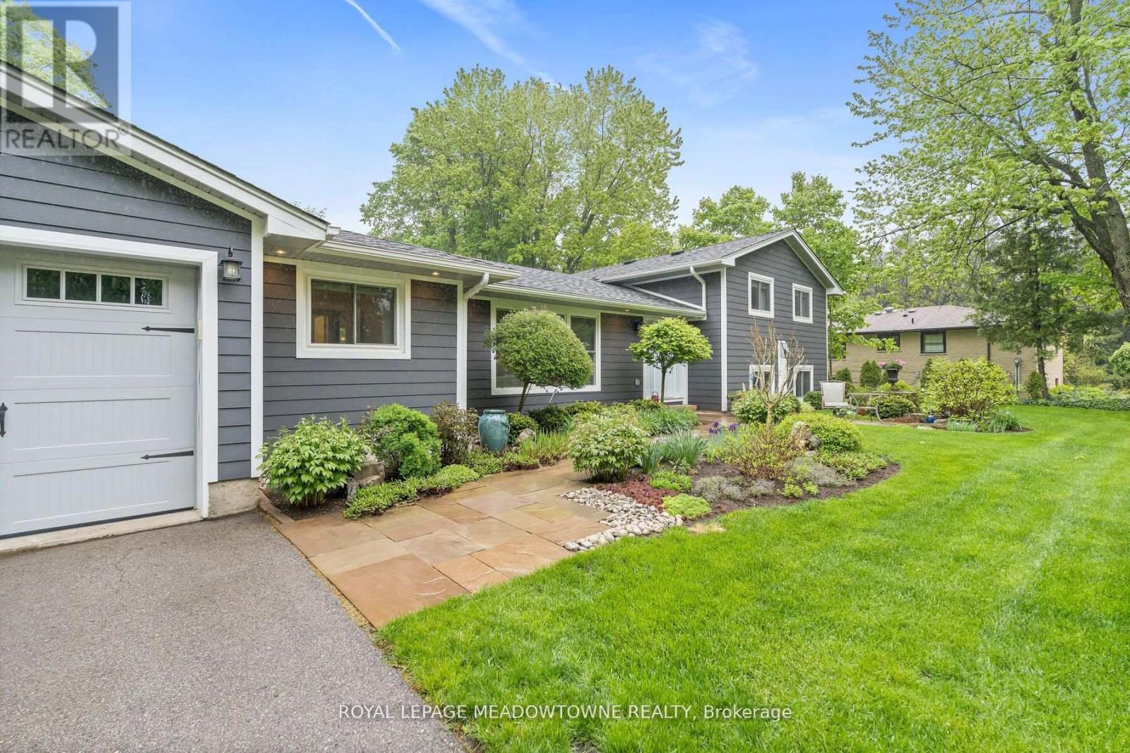 












13609 SIXTH LINE

,
Halton Hills,




Ontario
L0P1H0

