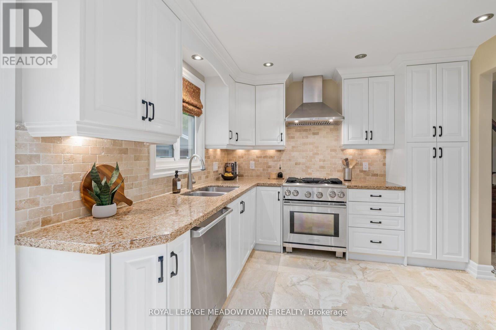 












13609 SIXTH LINE

,
Halton Hills,




Ontario
L0P1H0


