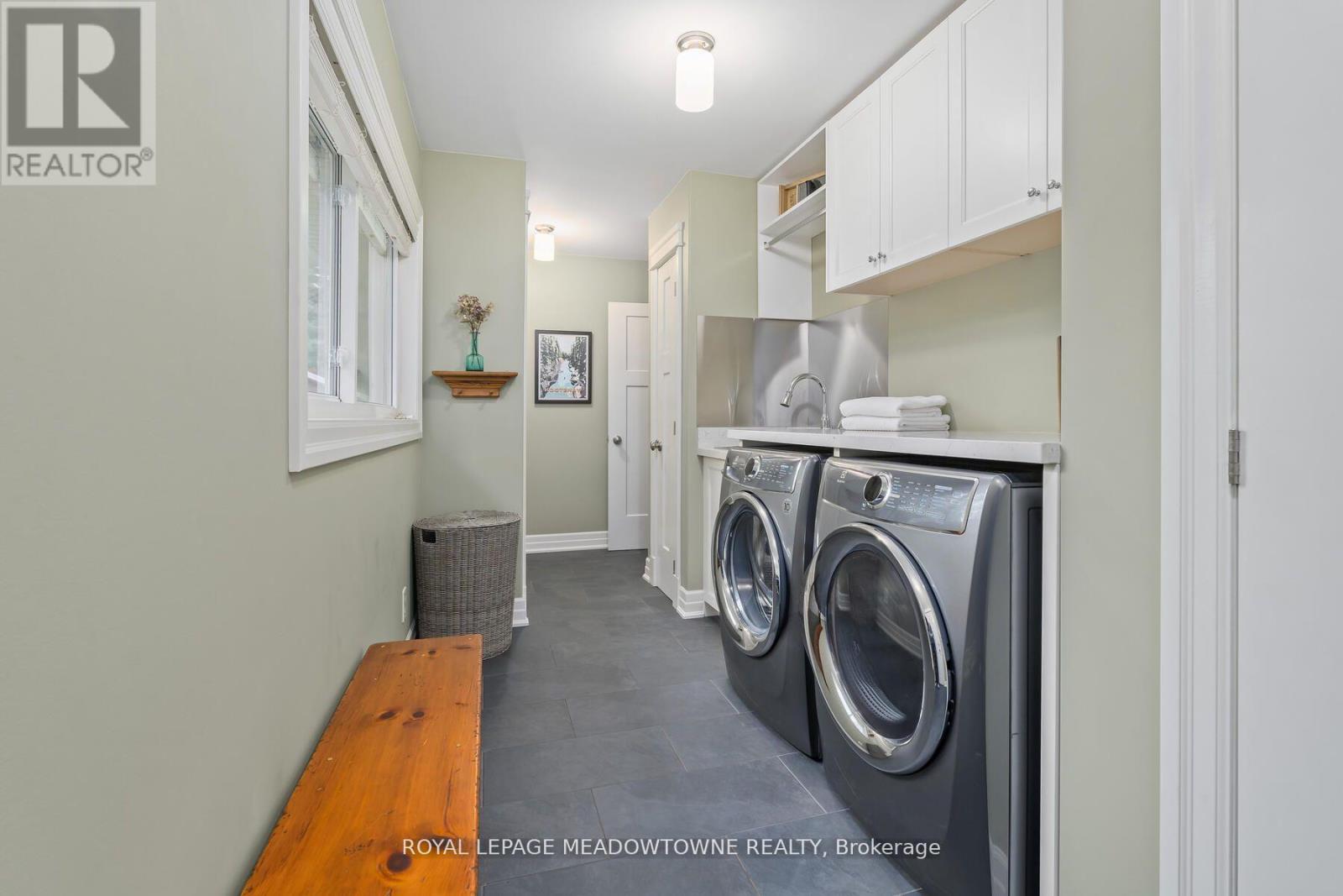 












13609 SIXTH LINE

,
Halton Hills,




Ontario
L0P1H0

