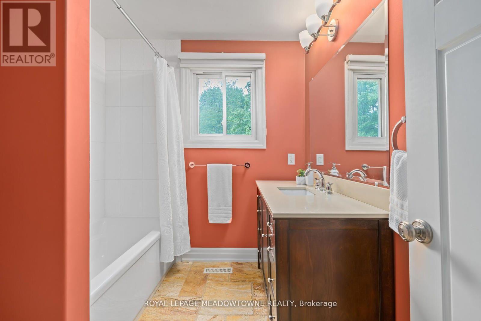 












13609 SIXTH LINE

,
Halton Hills,




Ontario
L0P1H0


