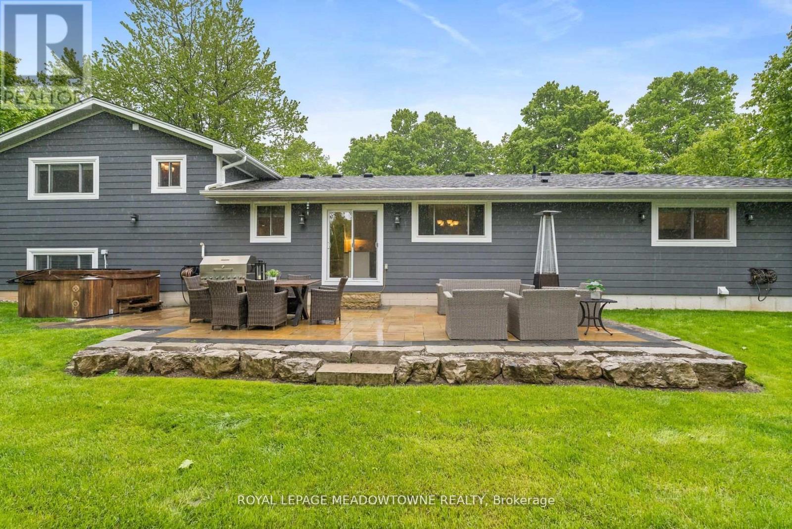 












13609 SIXTH LINE

,
Halton Hills,




Ontario
L0P1H0

