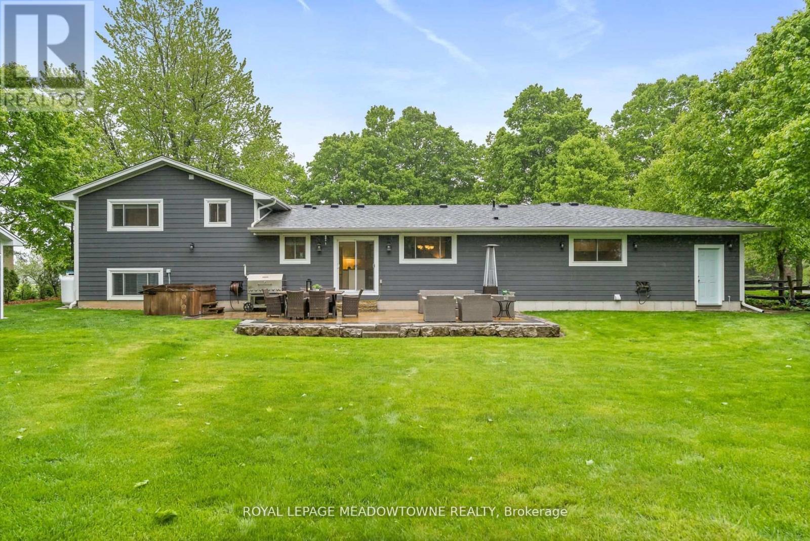 












13609 SIXTH LINE

,
Halton Hills,




Ontario
L0P1H0

