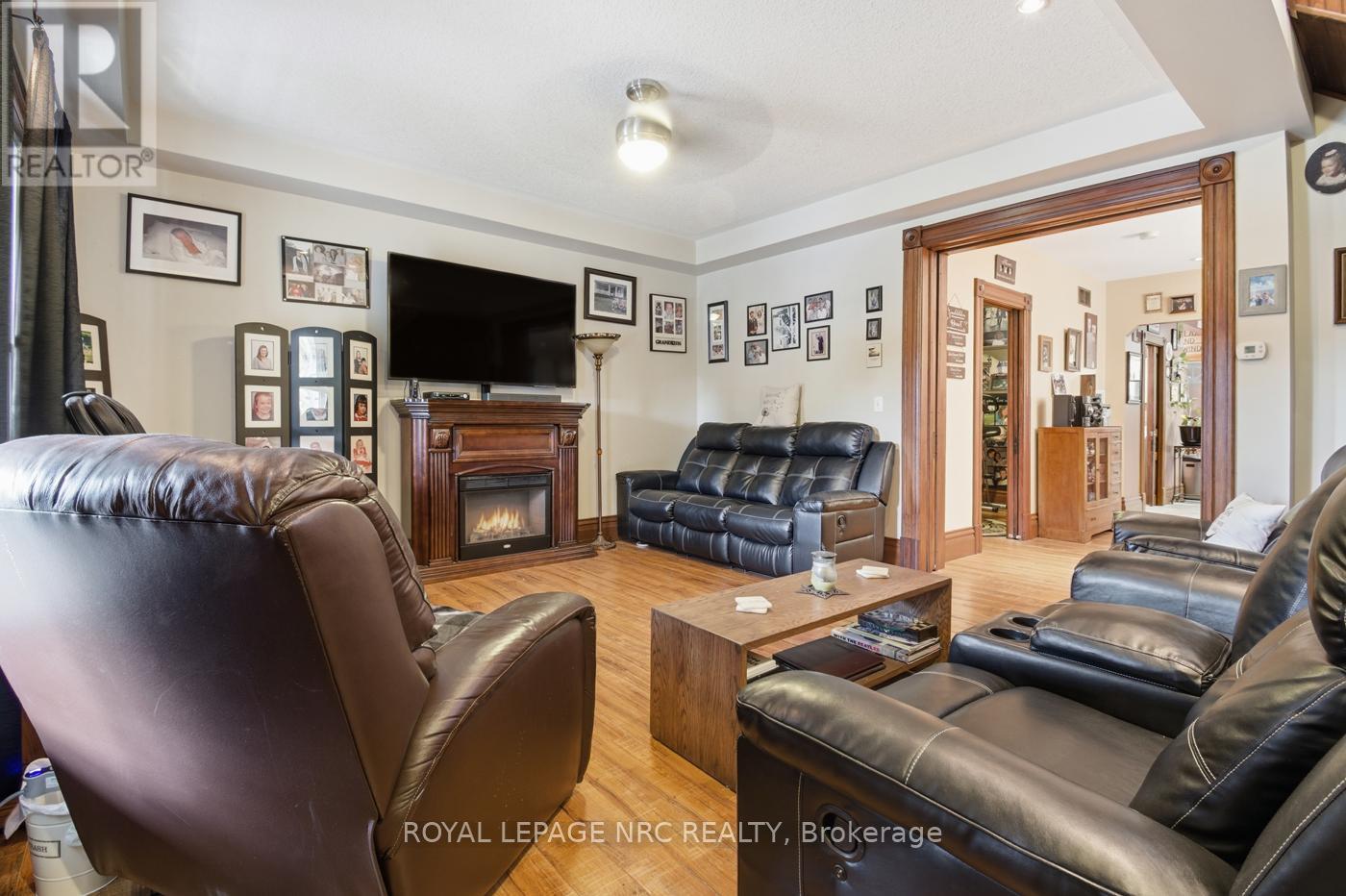 












5981 CULP STREET

,
Niagara Falls (Dorchester),




Ontario
L2G2B6

