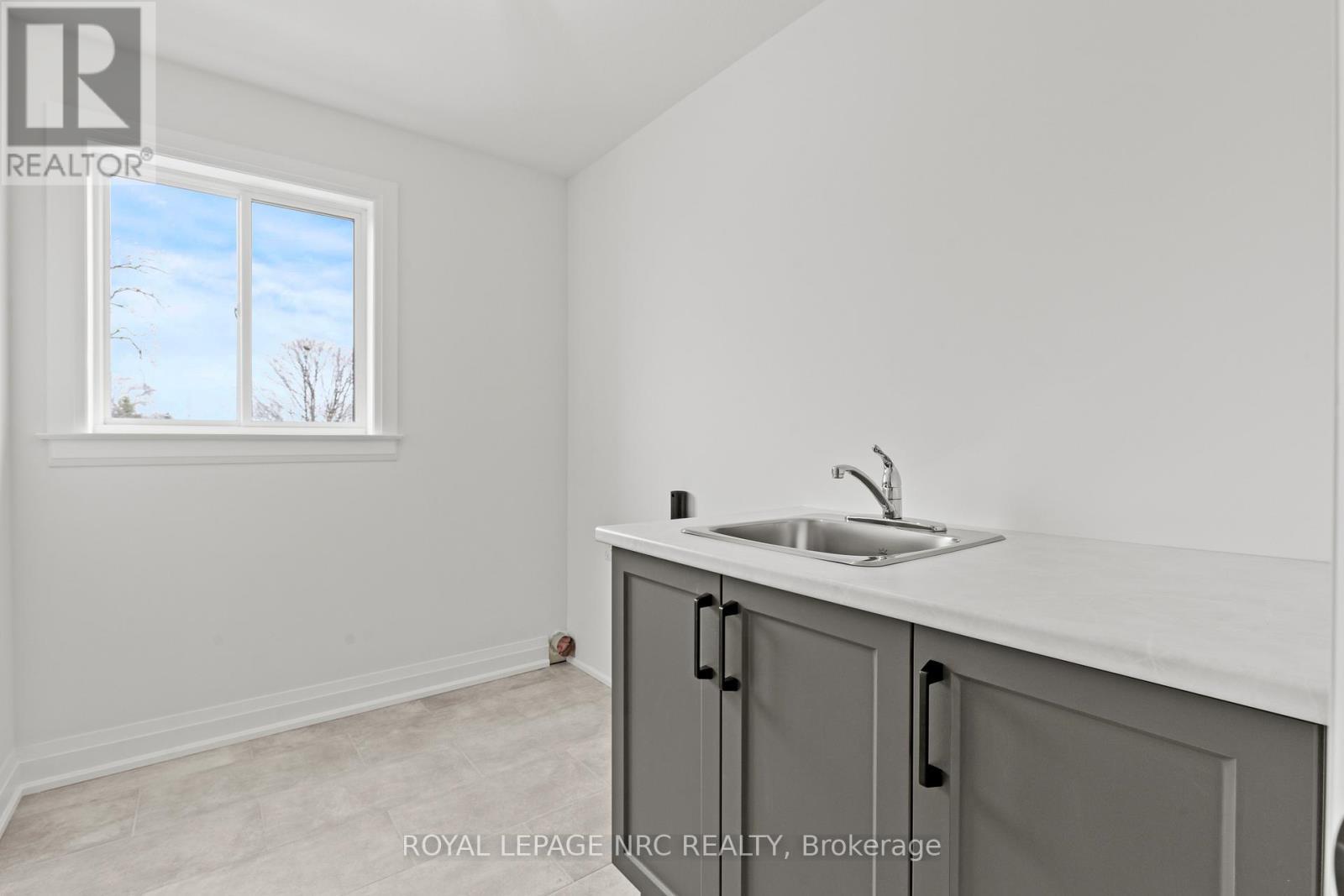 












4705 LEE AVENUE

,
Niagara Falls (Ascot),




Ontario
L2H1M7


