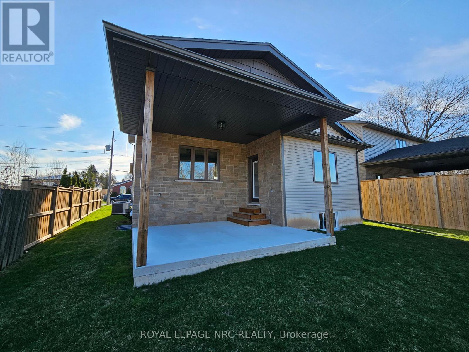 












4705 LEE AVENUE

,
Niagara Falls (Ascot),




Ontario
L2H1M7

