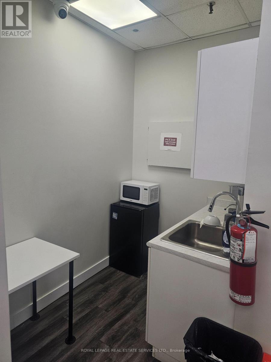 












40 ST. MARY STREET

,
Toronto,




Ontario
M4Y2S8

