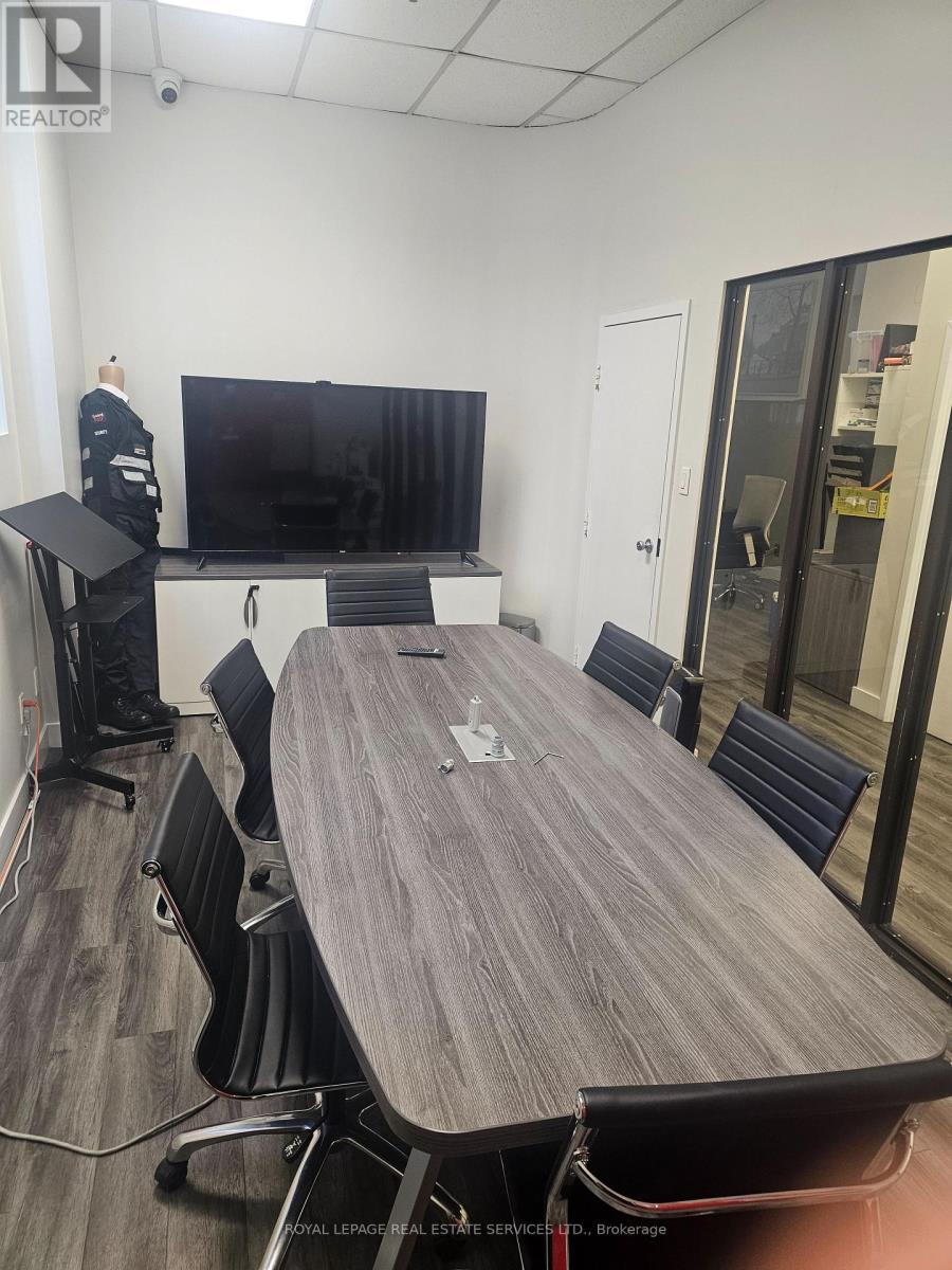 












40 ST. MARY STREET

,
Toronto,




Ontario
M4Y2S8

