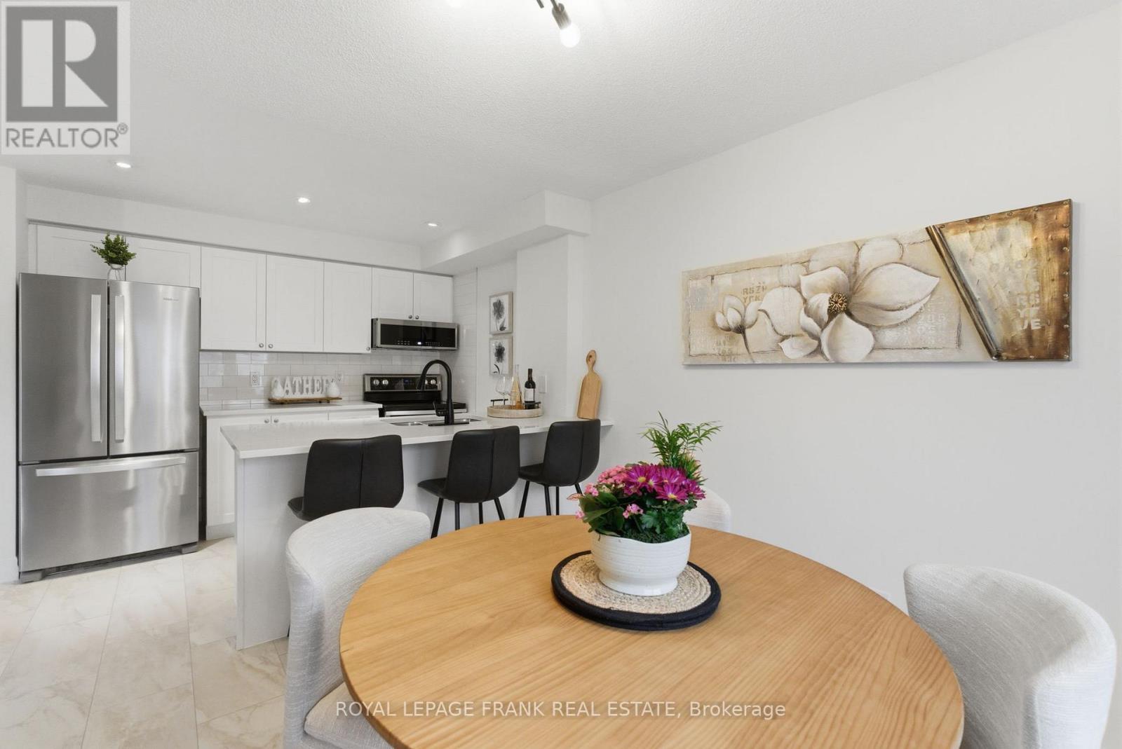 












301 - 75 SHIPWAY AVENUE

,
Clarington (Newcastle),




Ontario
L1B0B8

