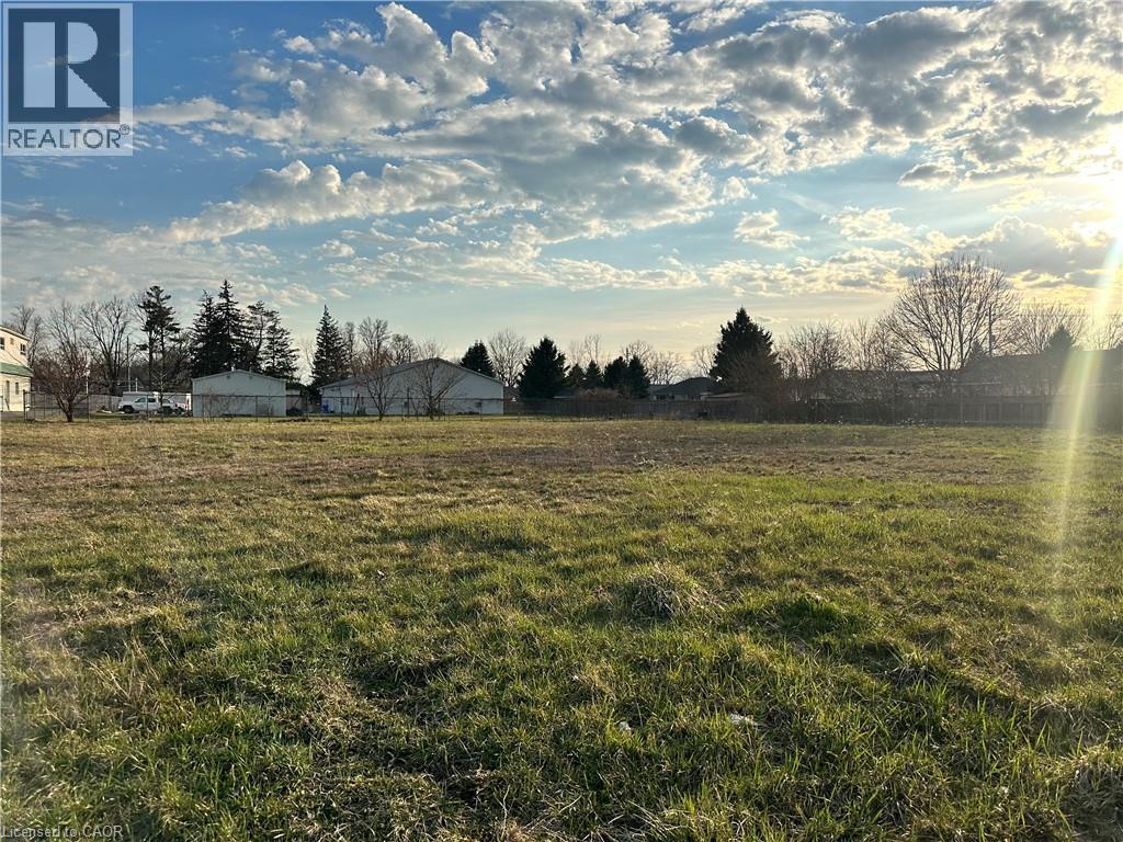 












205 CROSS Street E

,
Dunnville,







Ontario
N1A0B4

