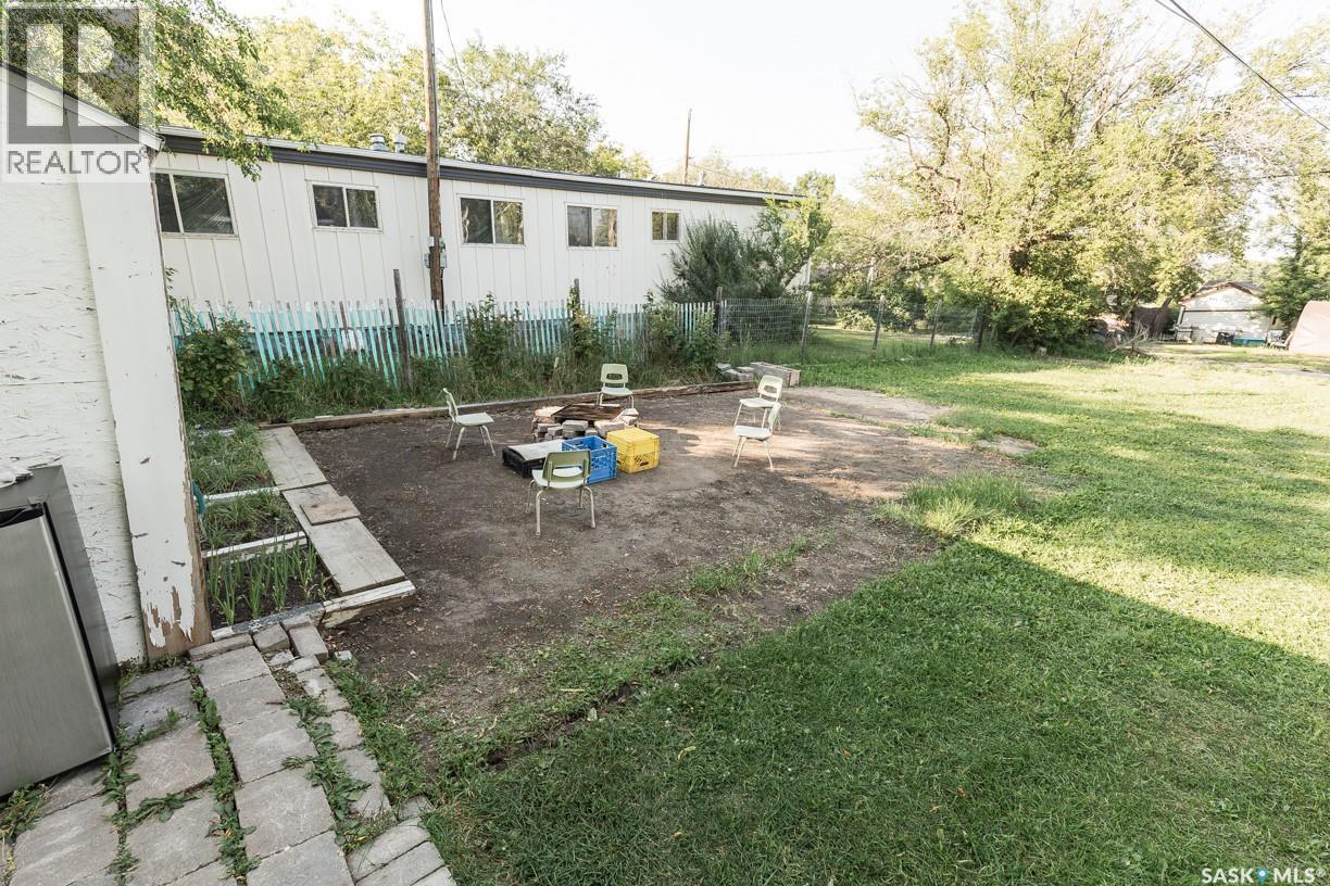 












626 Manitoba AVENUE

,
Kerrobert,




Saskatchewan
S0L1R0

