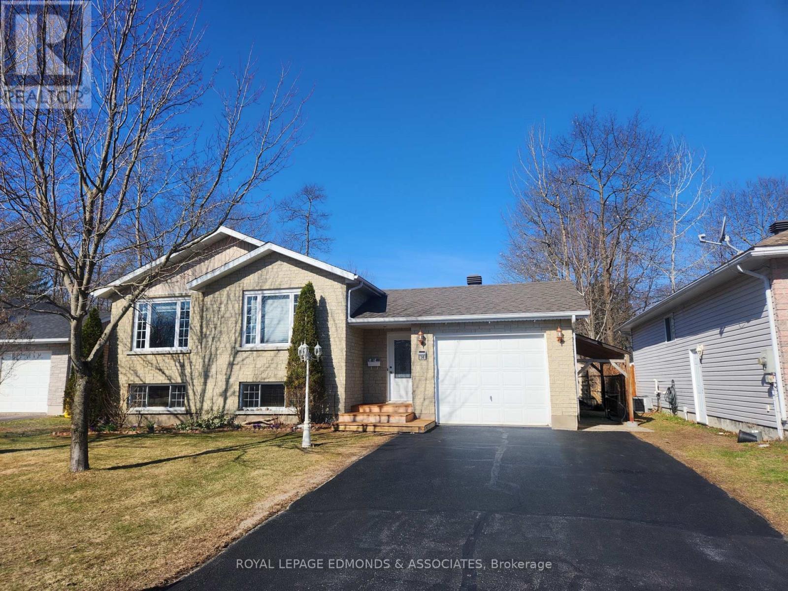 












34 BAYSHORE DRIVE

,
Petawawa,




Ontario
K8H3R7

