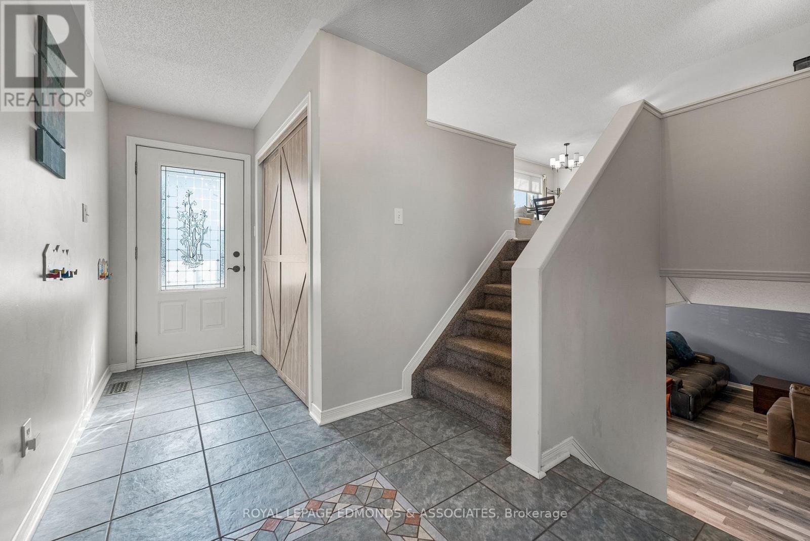












34 BAYSHORE DRIVE

,
Petawawa,




Ontario
K8H3R7

