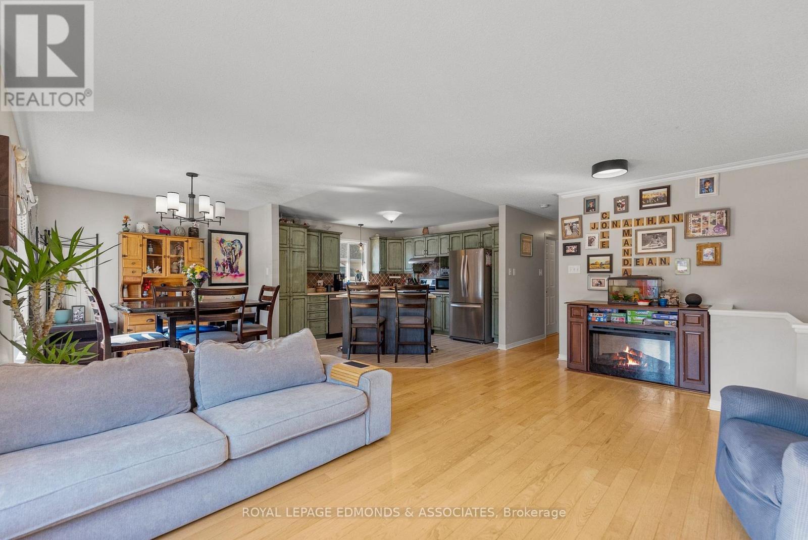 












34 BAYSHORE DRIVE

,
Petawawa,




Ontario
K8H3R7

