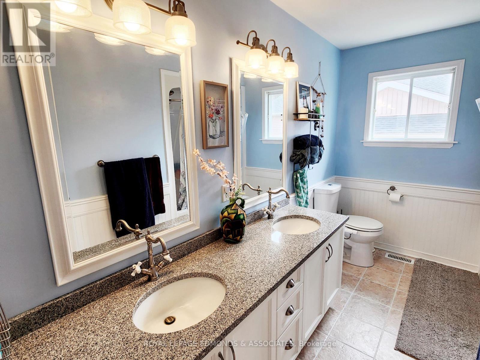 












34 BAYSHORE DRIVE

,
Petawawa,




Ontario
K8H3R7

