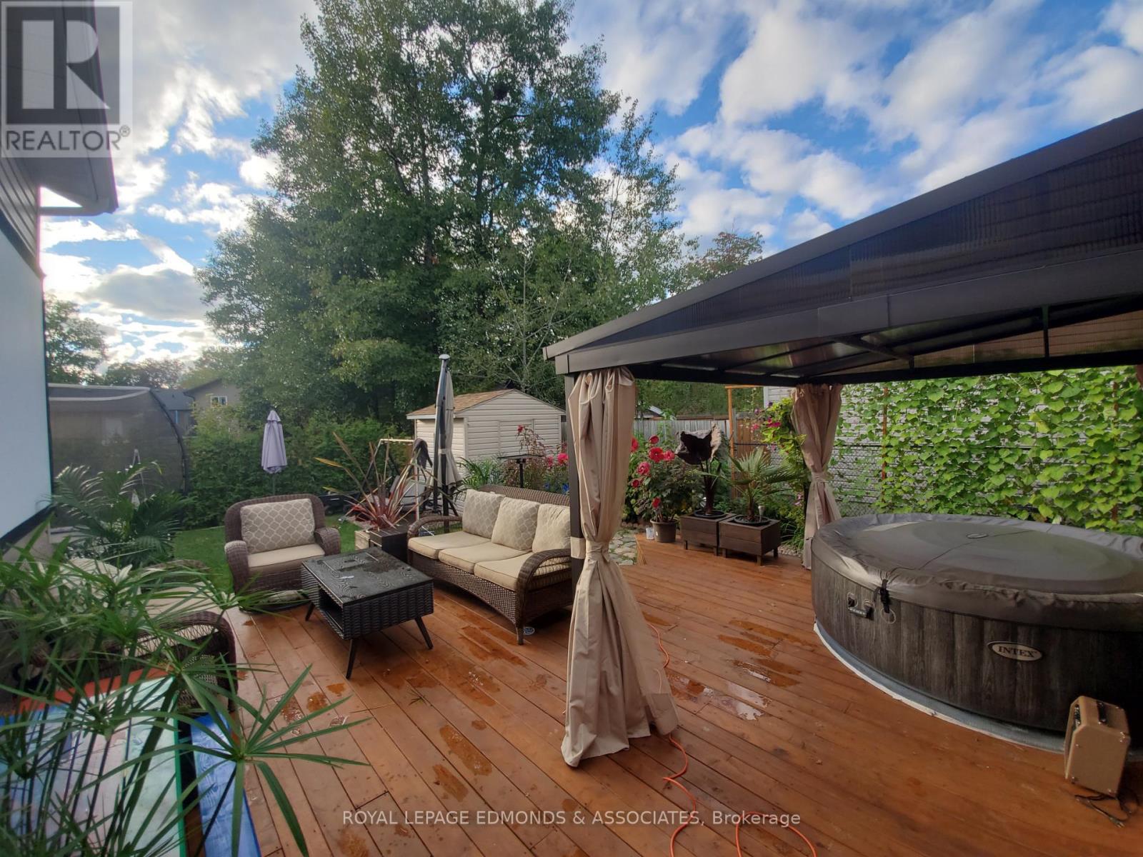 












34 BAYSHORE DRIVE

,
Petawawa,




Ontario
K8H3R7


