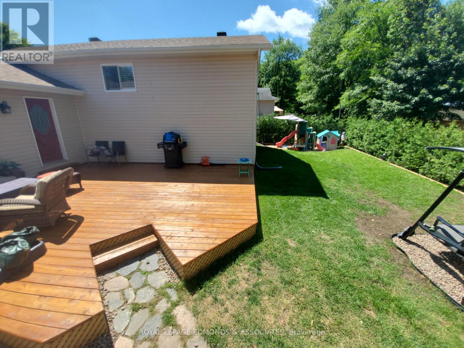 












34 BAYSHORE DRIVE

,
Petawawa,




Ontario
K8H3R7

