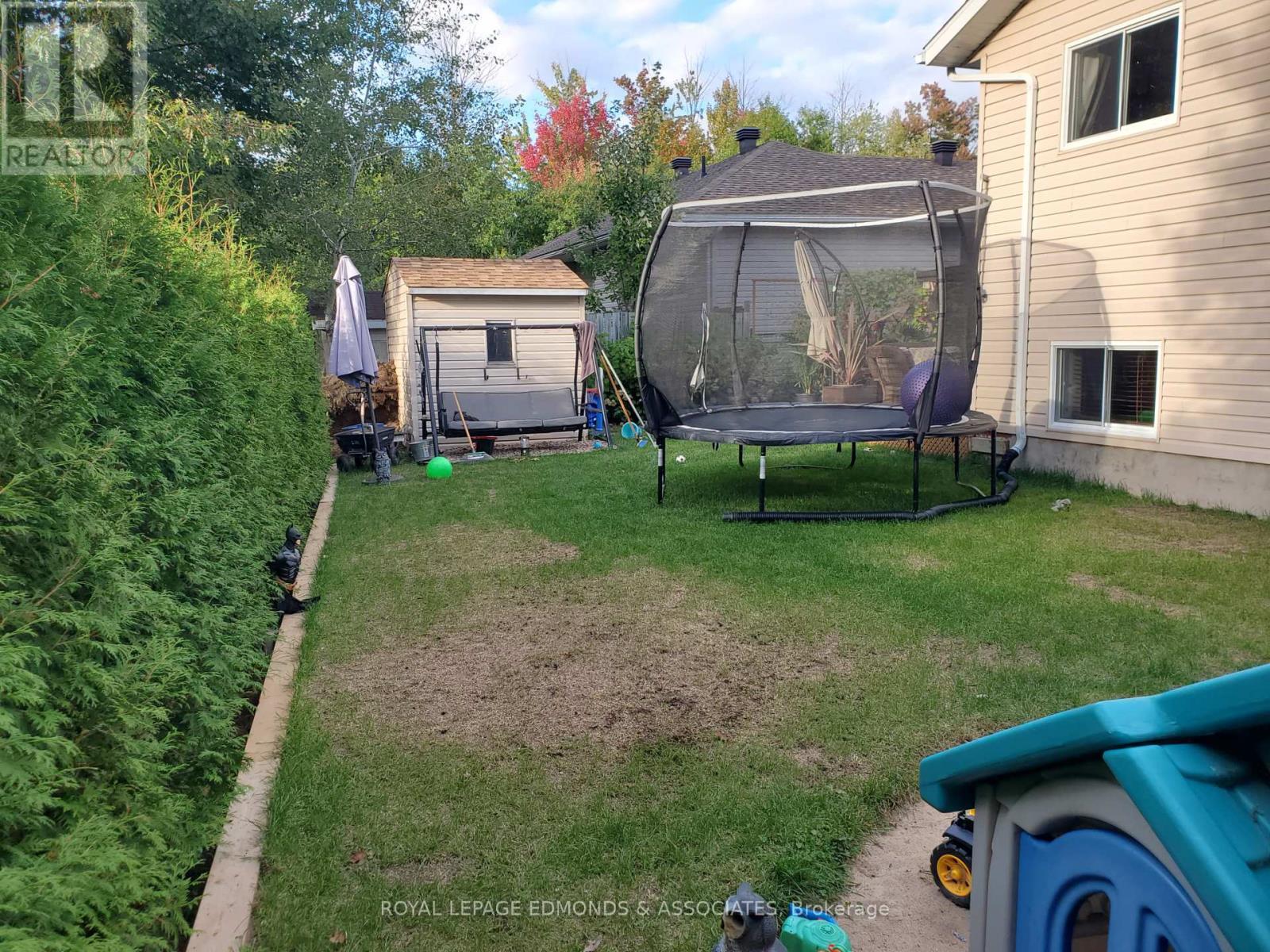 












34 BAYSHORE DRIVE

,
Petawawa,




Ontario
K8H3R7


