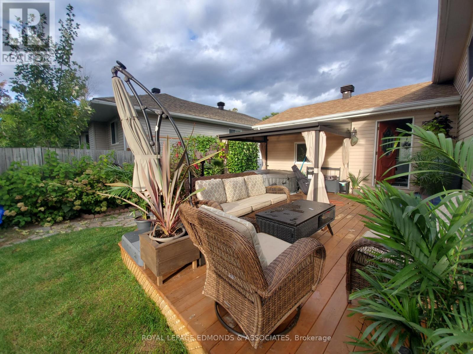 












34 BAYSHORE DRIVE

,
Petawawa,




Ontario
K8H3R7

