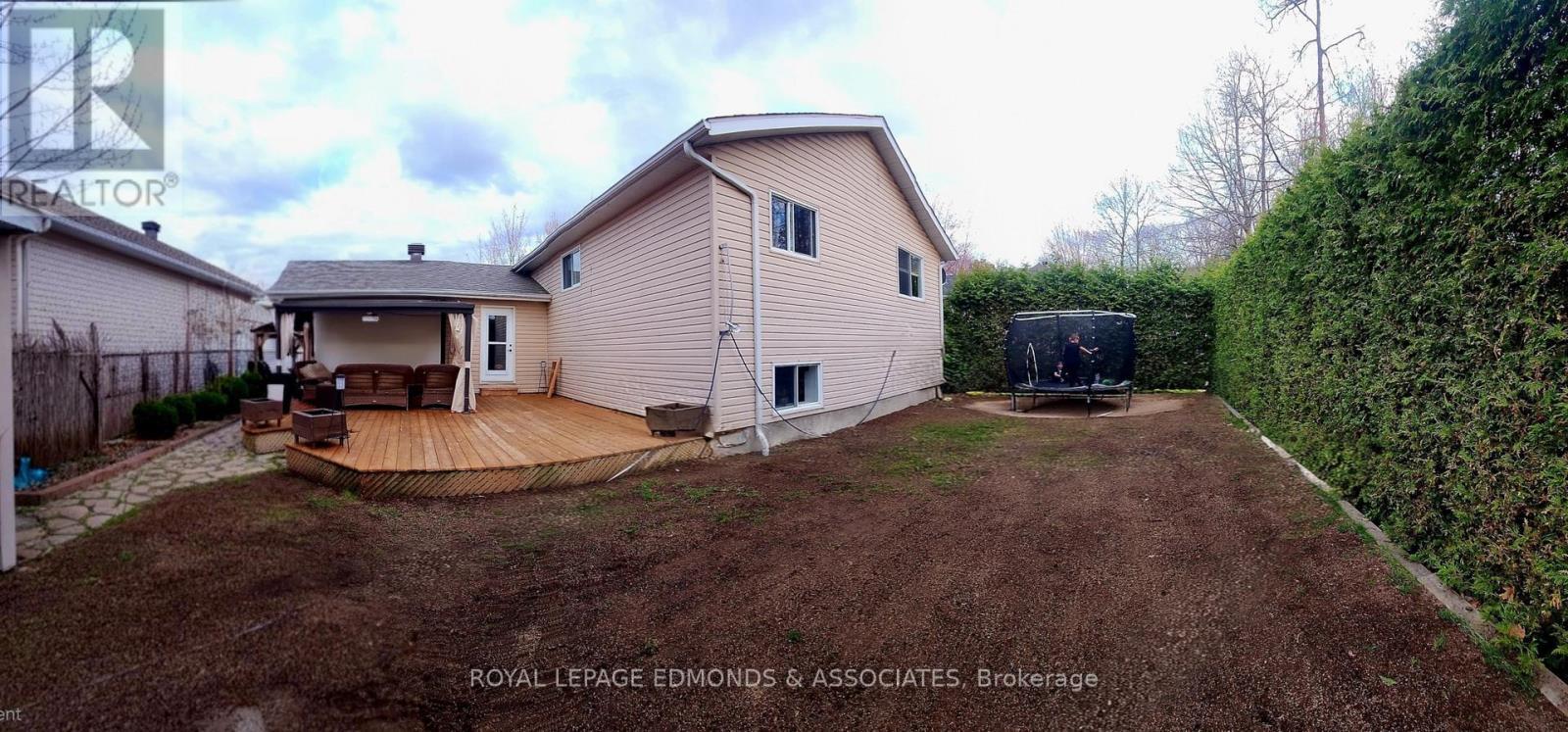 












34 BAYSHORE DRIVE

,
Petawawa,




Ontario
K8H3R7

