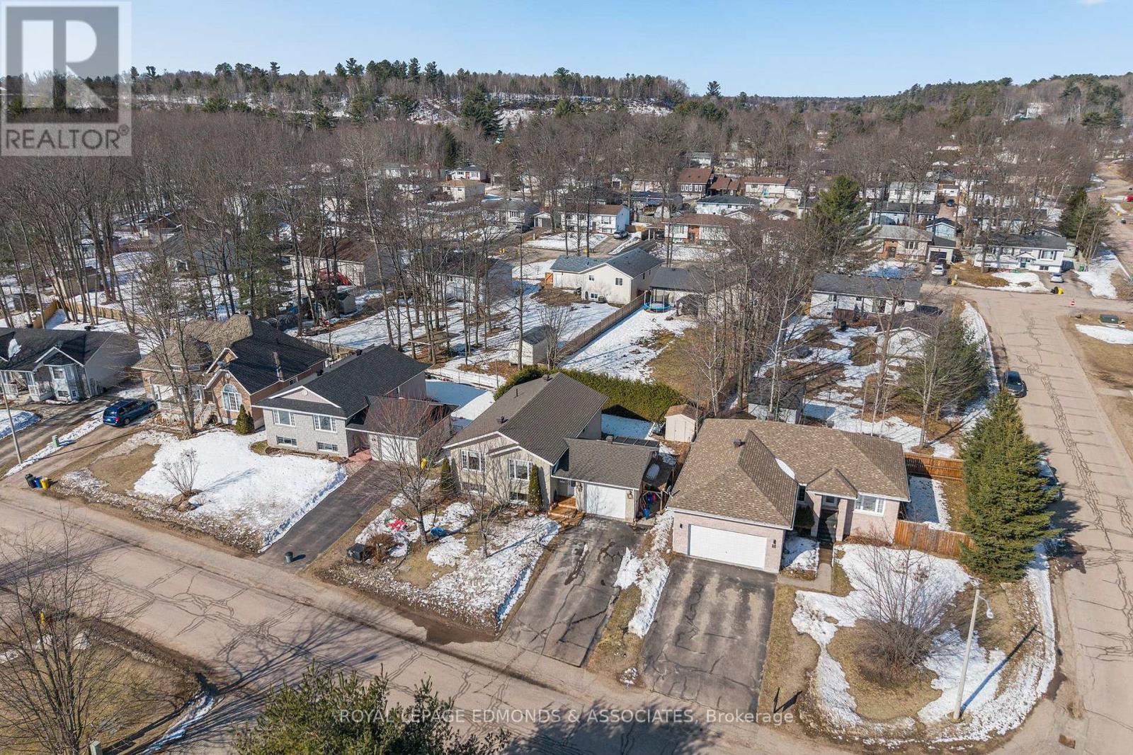 












34 BAYSHORE DRIVE

,
Petawawa,




Ontario
K8H3R7

