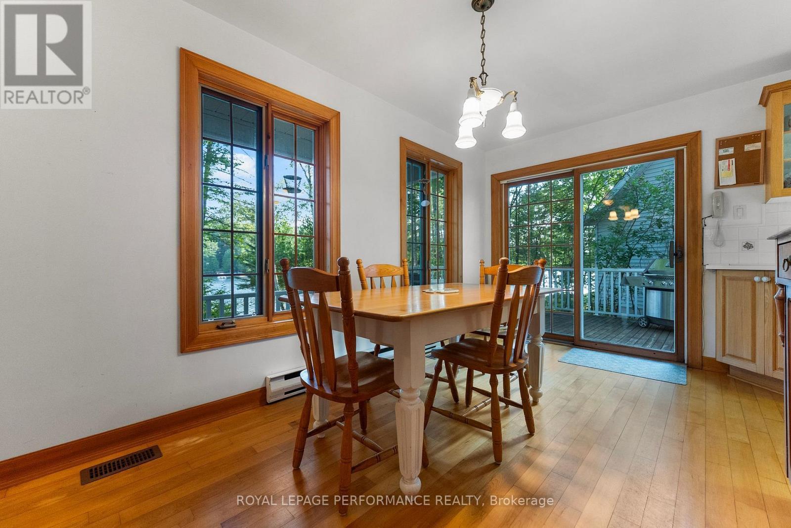 












82 ROSEBRUGH ROAD

,
Greater Madawaska,




Ontario
K7V3Z9

