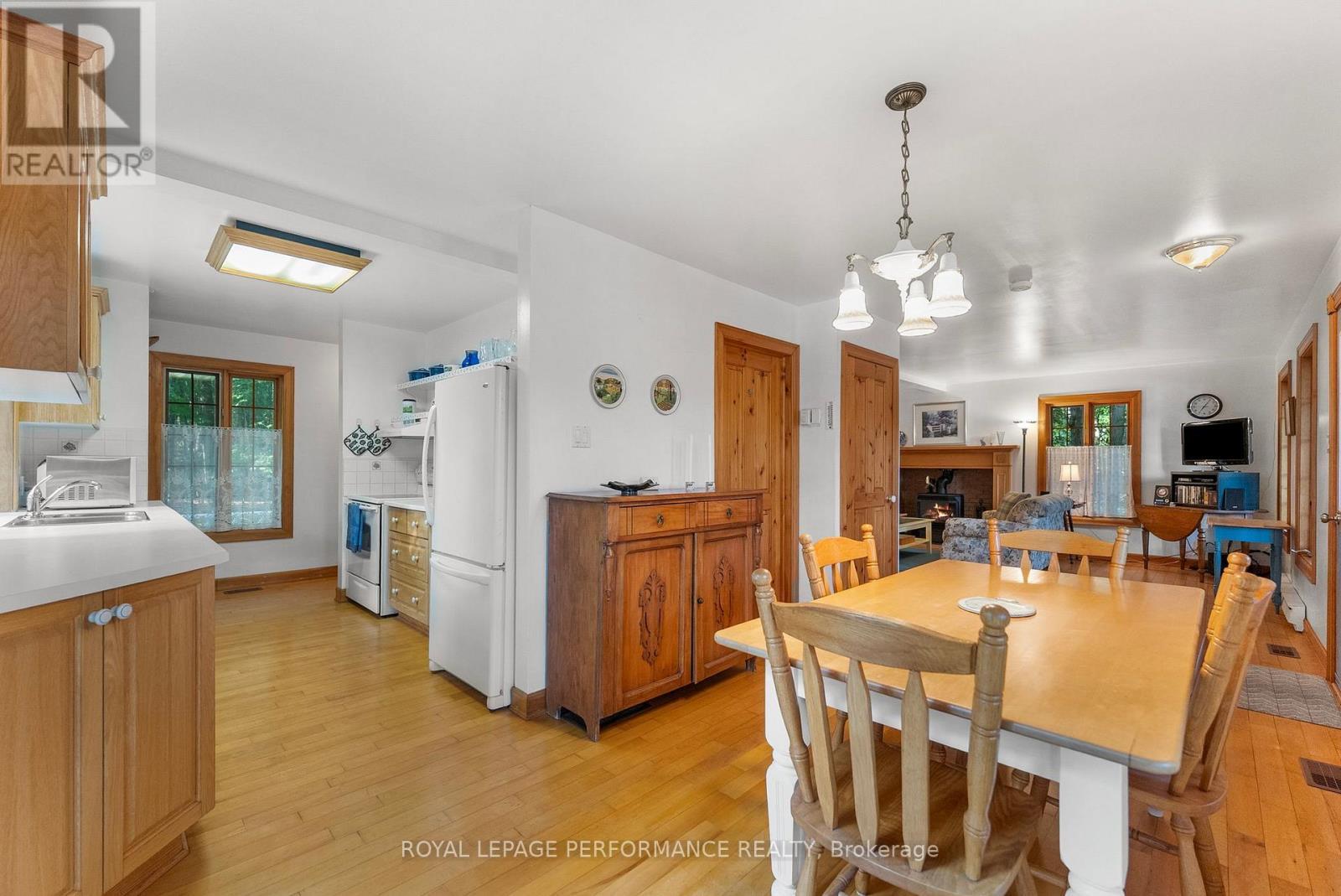 












82 ROSEBRUGH ROAD

,
Greater Madawaska,




Ontario
K7V3Z9

