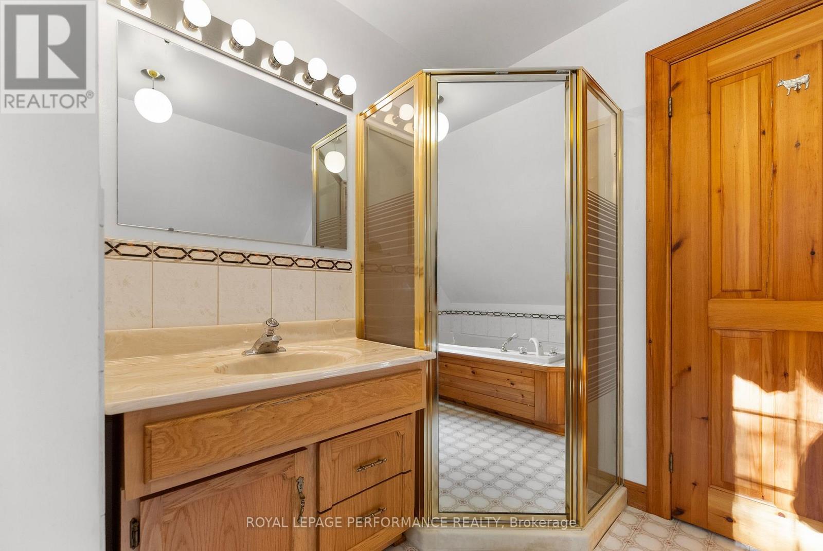 












82 ROSEBRUGH ROAD

,
Greater Madawaska,




Ontario
K7V3Z9

