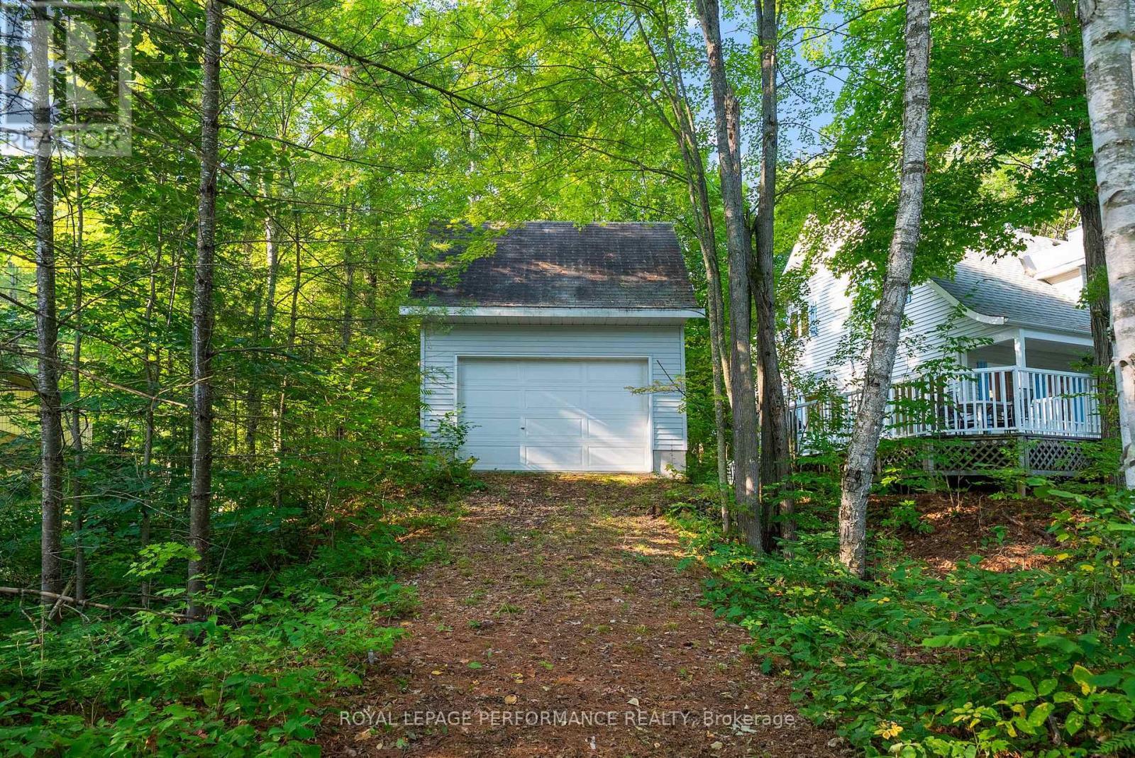 












82 ROSEBRUGH ROAD

,
Greater Madawaska,




Ontario
K7V3Z9

