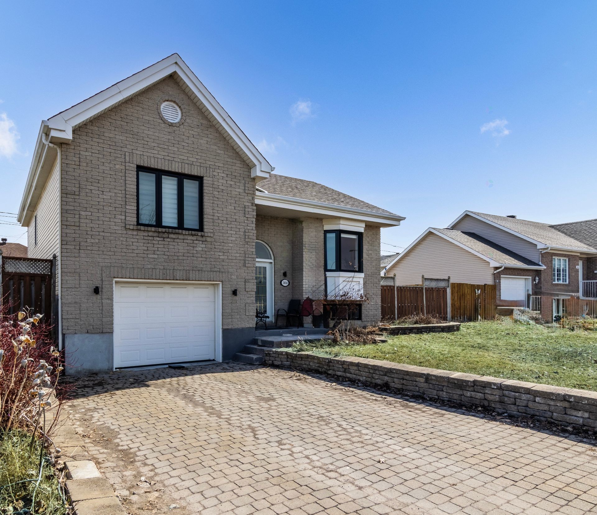 









304


Rue Bourget

,
Vaudreuil-Dorion,




QC
J7V9K7

