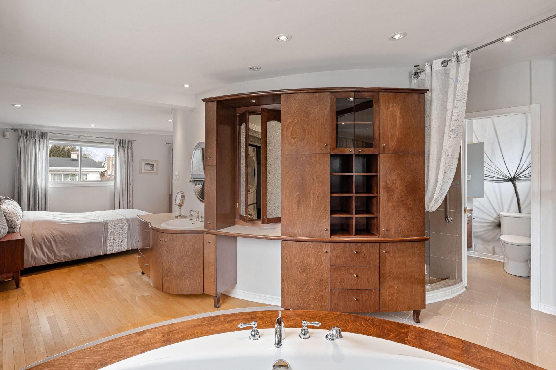 









432


Rue de Fontainebleau N.

,
Longueuil (Le Vieux-Longueuil),




QC
J4L2W5

