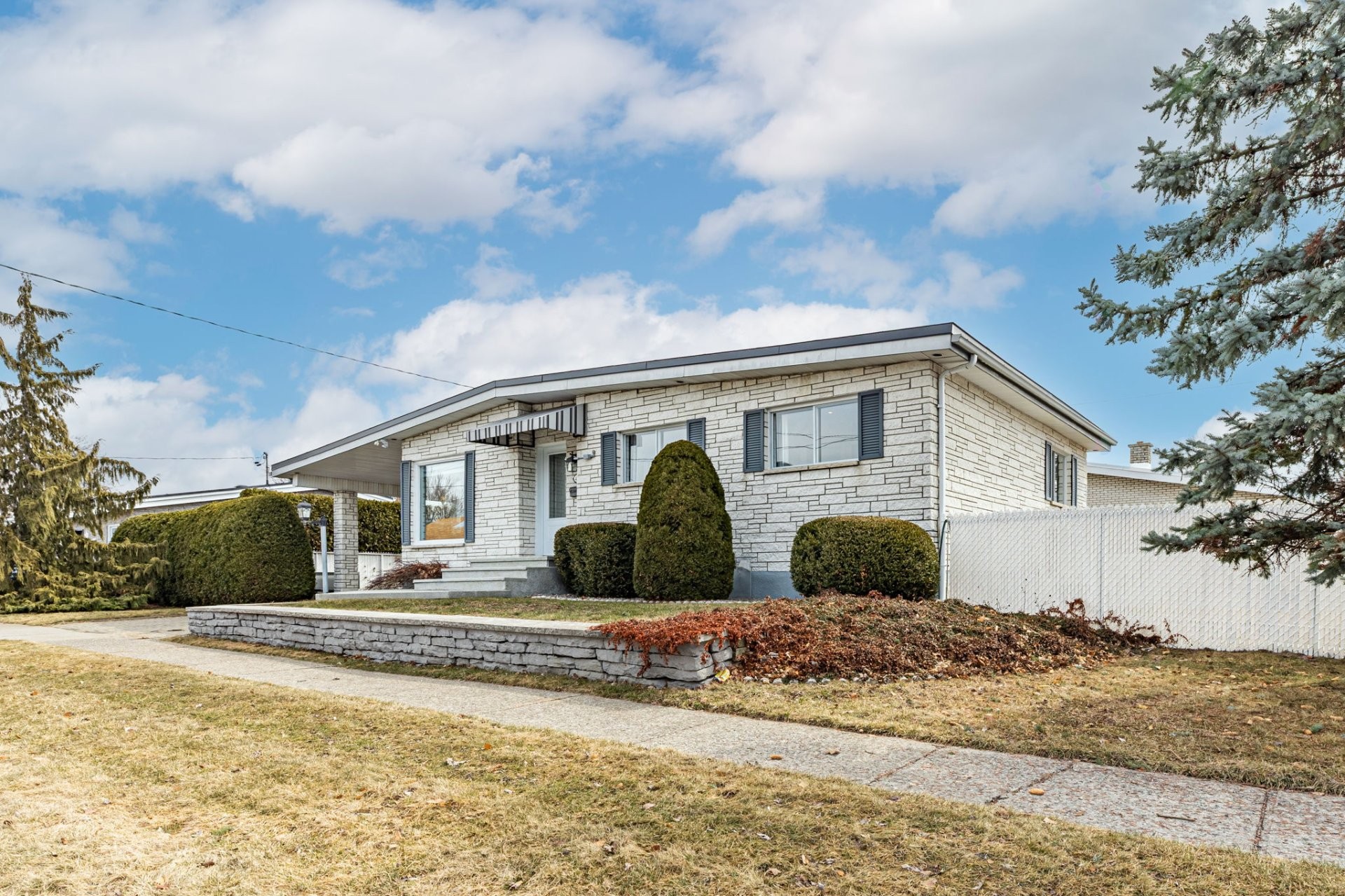 









432


Rue de Fontainebleau N.

,
Longueuil (Le Vieux-Longueuil),




QC
J4L2W5


