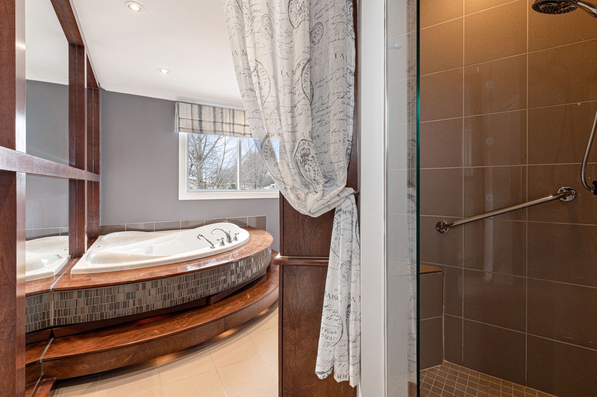 









432


Rue de Fontainebleau N.

,
Longueuil (Le Vieux-Longueuil),




QC
J4L2W5

