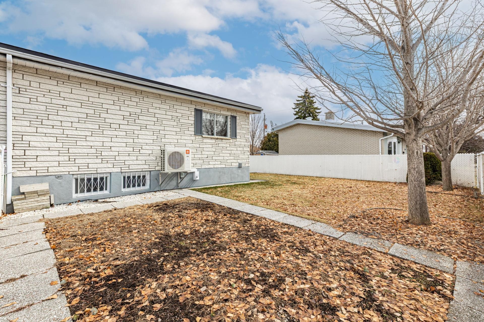 









432


Rue de Fontainebleau N.

,
Longueuil (Le Vieux-Longueuil),




QC
J4L2W5

