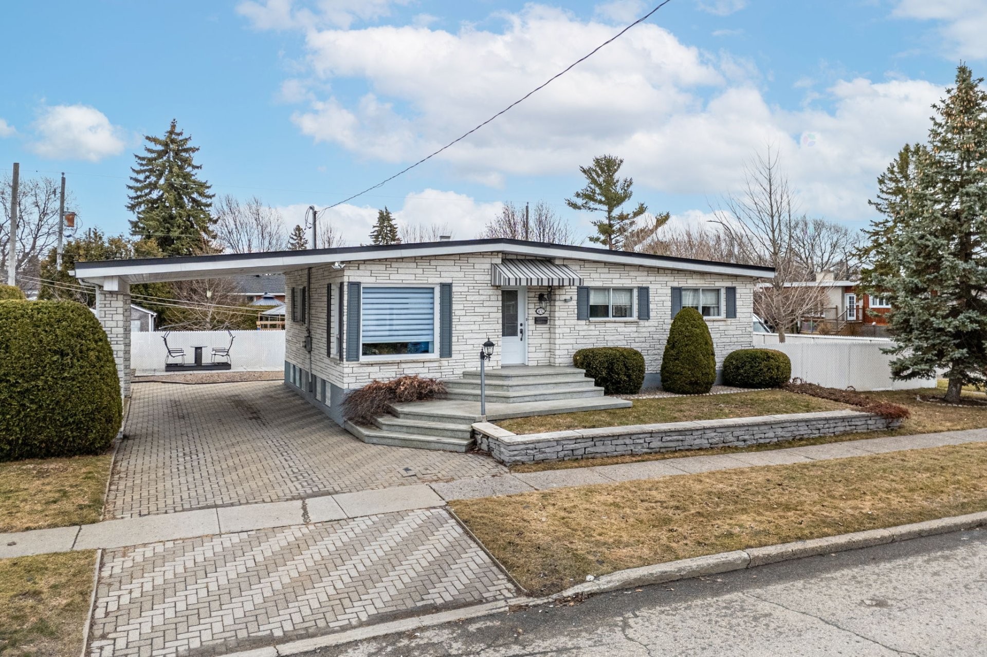 









432


Rue de Fontainebleau N.

,
Longueuil (Le Vieux-Longueuil),




QC
J4L2W5

