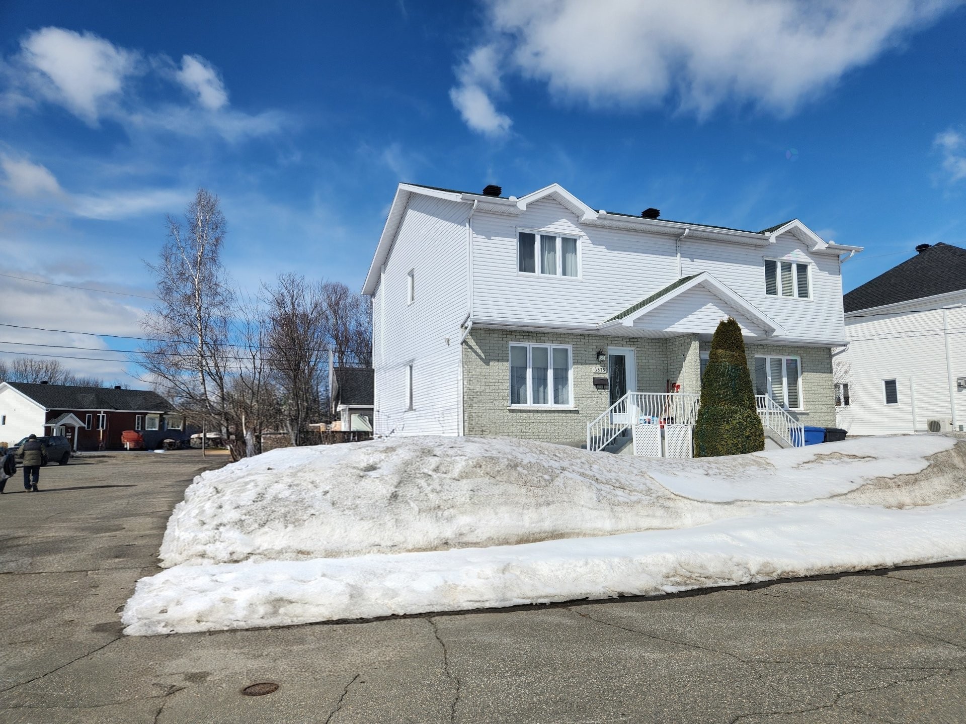 









3875


Rue Philibert-Dumas

,
Shawinigan,




QC
G9P5E6

