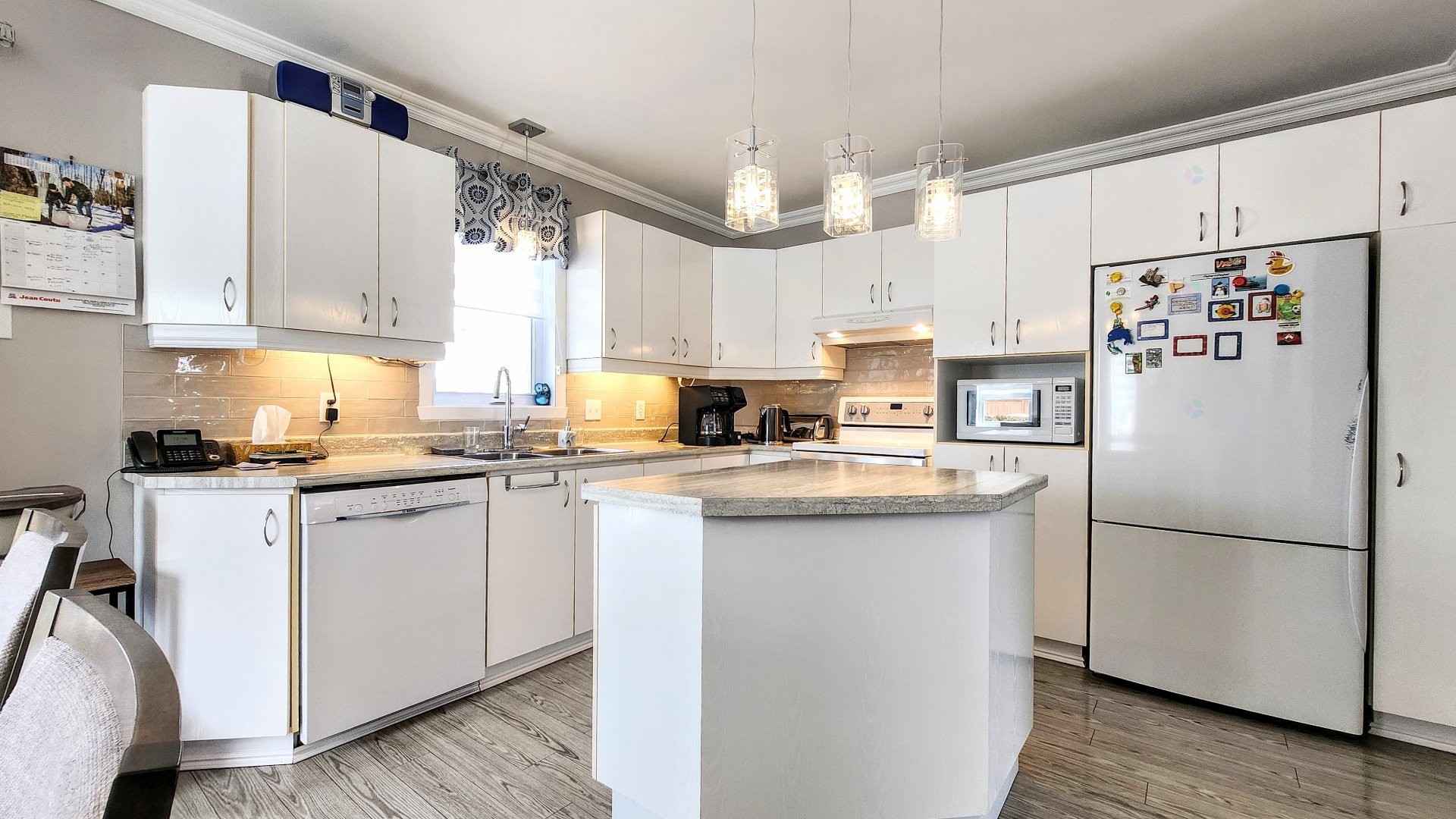 









3875


Rue Philibert-Dumas

,
Shawinigan,




QC
G9P5E6

