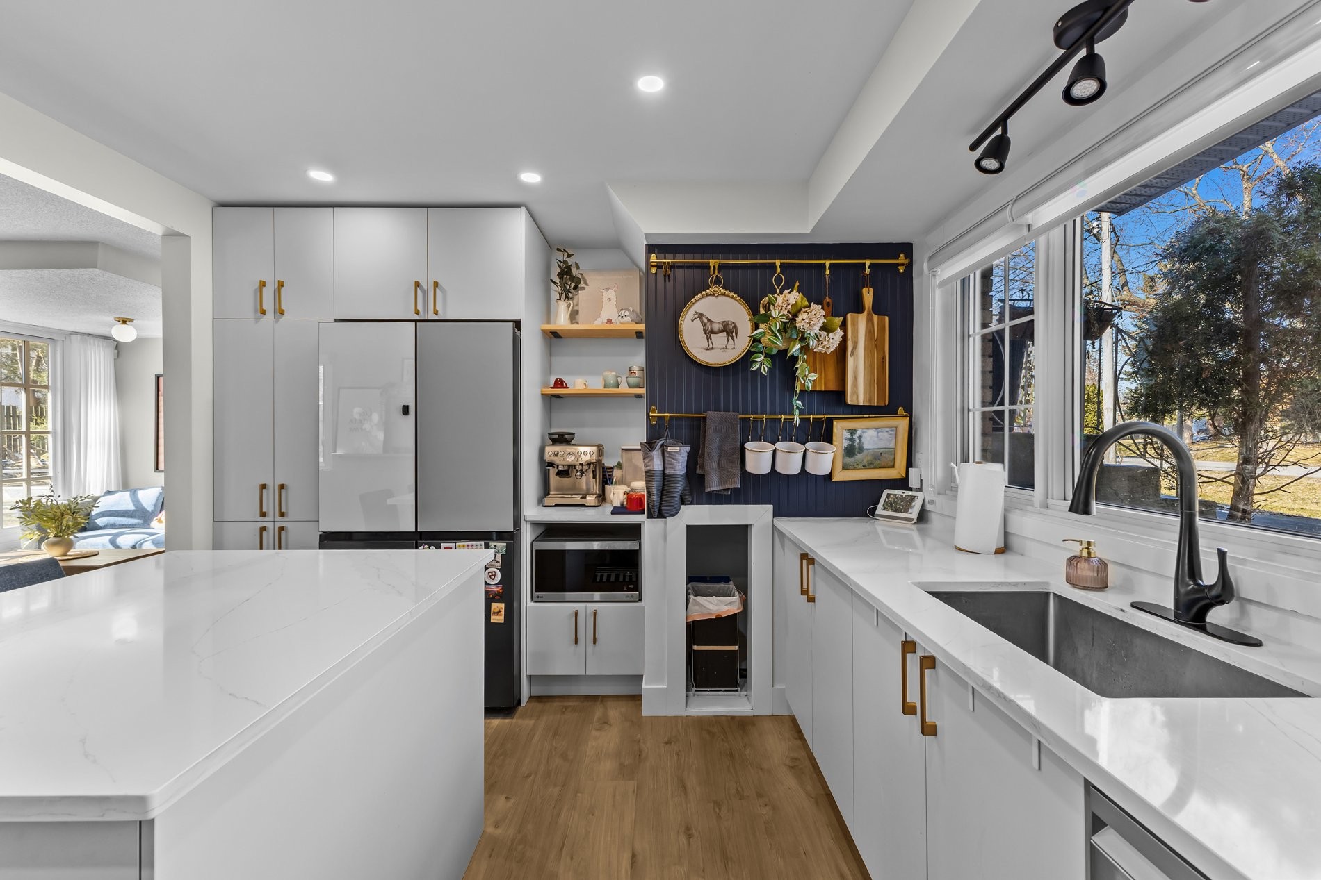 









160


Hampshire Road

,
Beaconsfield,




QC
H9W3N3

